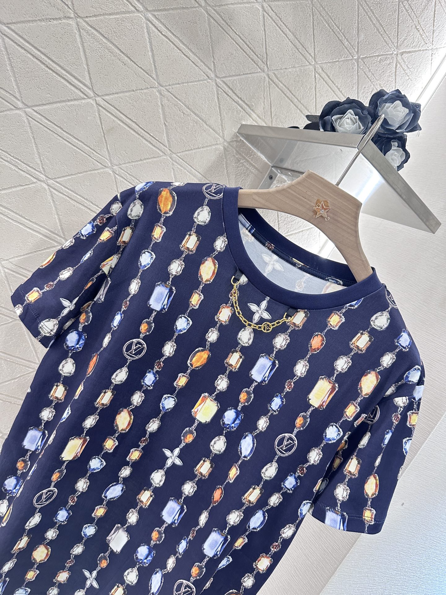 ♥Louis Vuitto*♥2025新品上架
     圆领印花链条𝑇𝑒𝑒
定制YB丝光全棉材质 透气