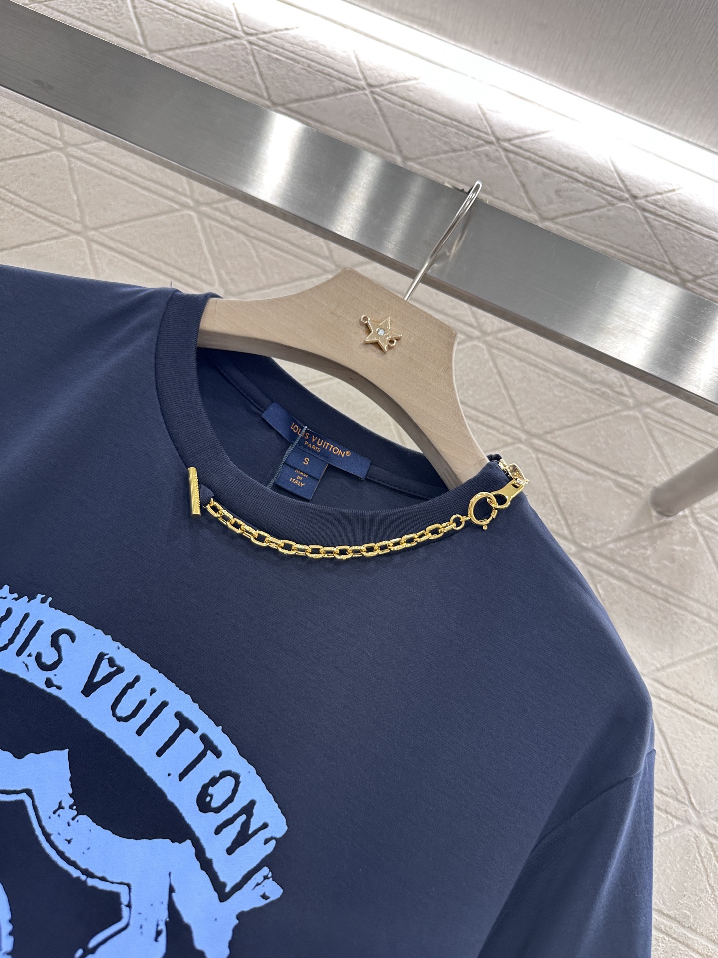 ♥Louis Vuitto*♥2025新品上架
       印花链条𝑇𝑒𝑒
定制YB进口棉府绸材质 透