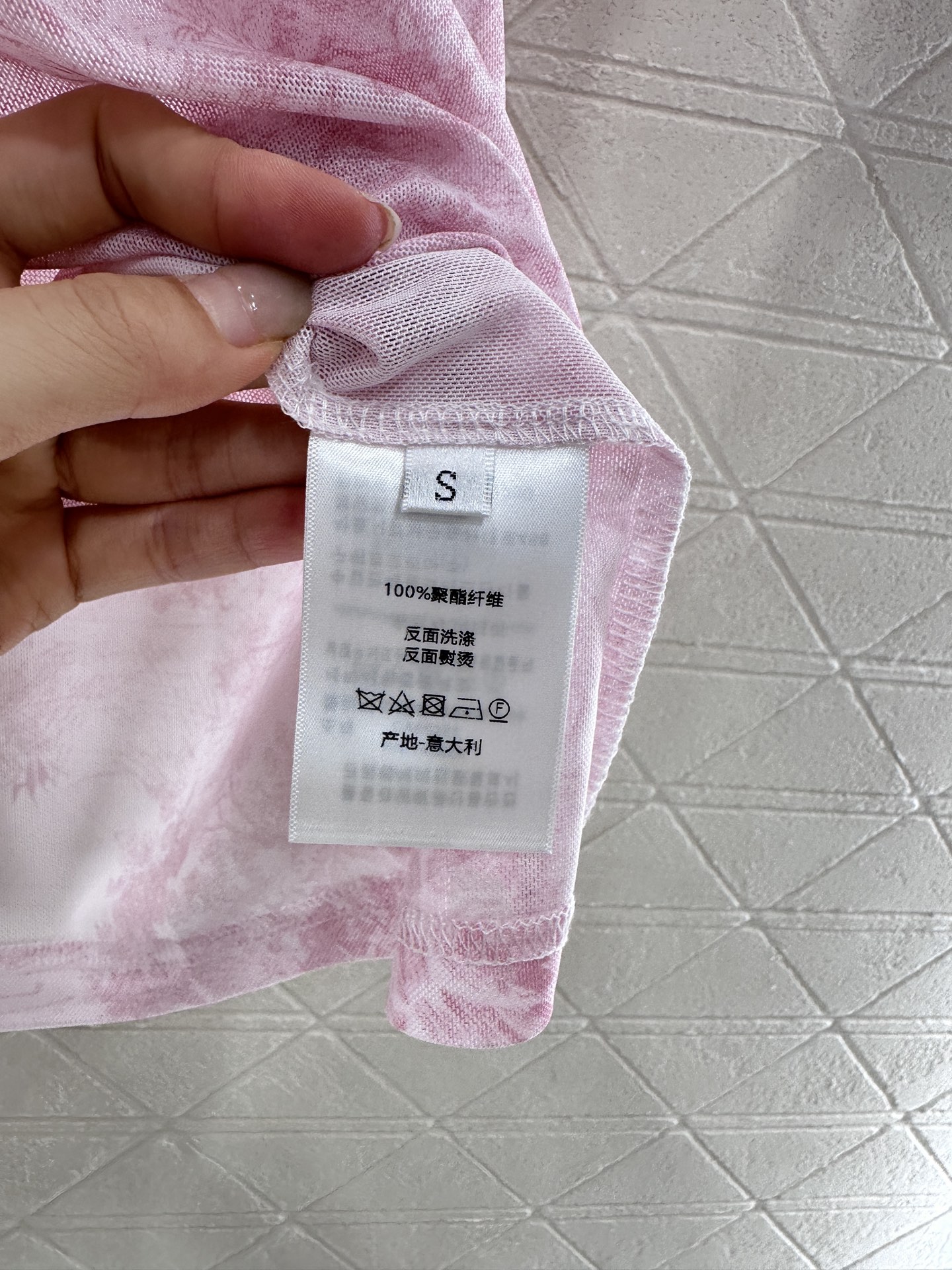 ♥Dio*♥2025新品上架
活性印花森系短袖短裤套装
短袖采用进口网纱材质 透气舒适 质感十足 短裤采