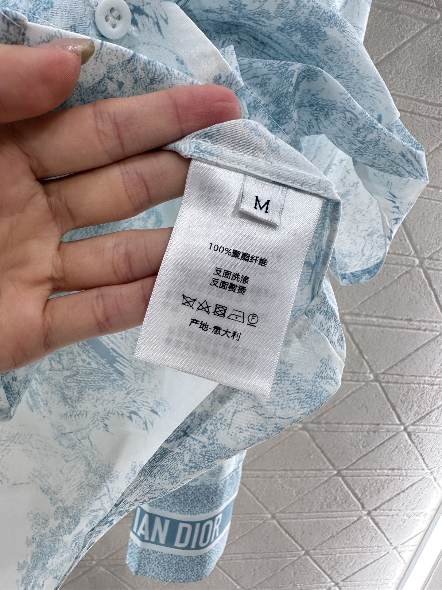 ♥Dio*♥2025新品上架
  印花廓形衬衫短裤套装
定制YB进口斜纹稠材质 质感垂顺舒适 正肩翻领衬