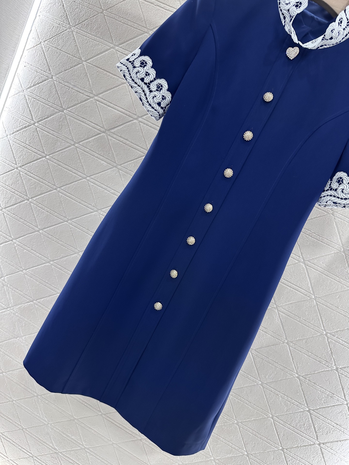 ♥Valentin*♥2025新品上架
     蕾丝花边连衣裙
定制YB进口醋酸材质 质感细腻 垂感有
