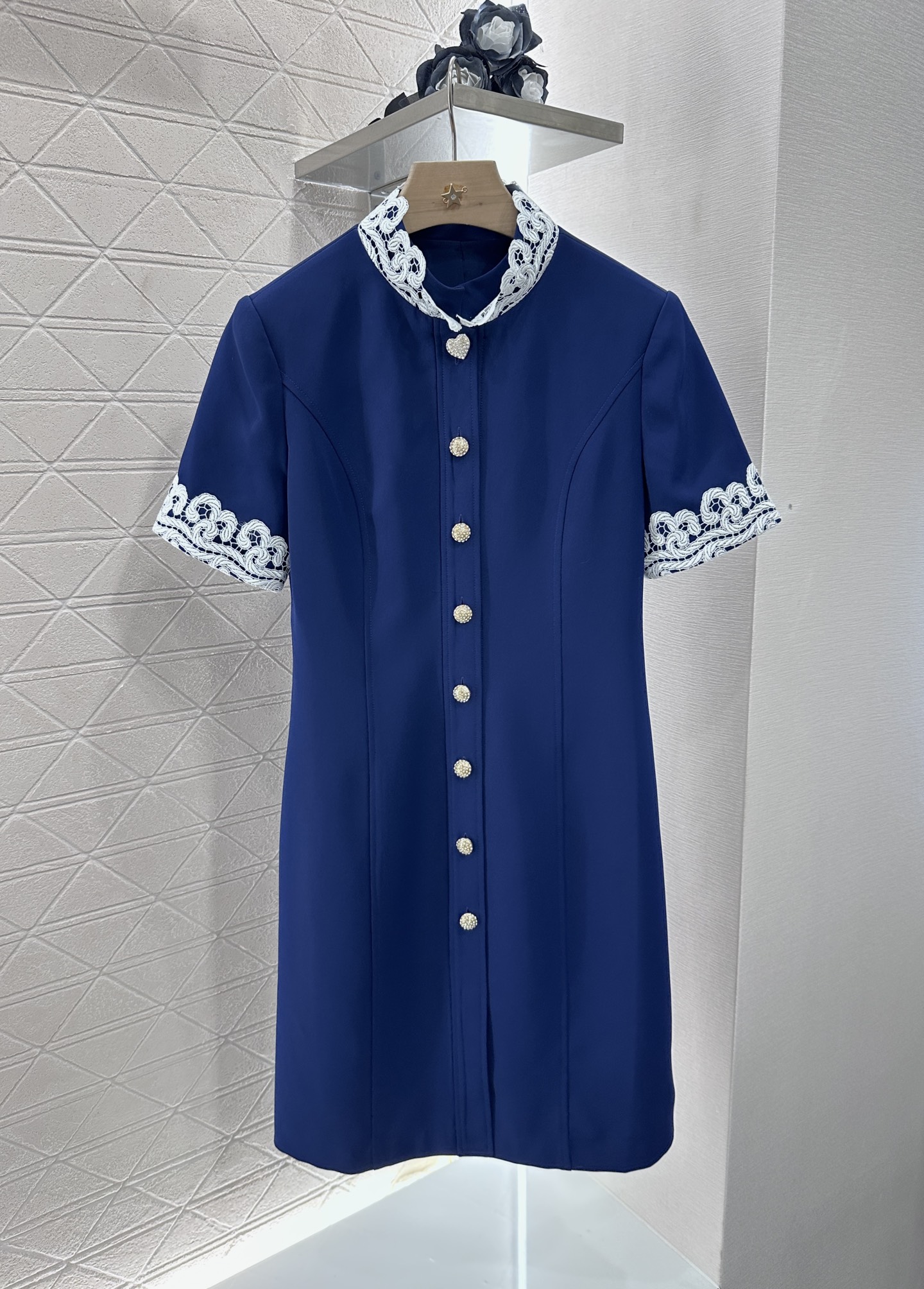 ♥Valentin*♥2025新品上架
     蕾丝花边连衣裙
定制YB进口醋酸材质 质感细腻 垂感有