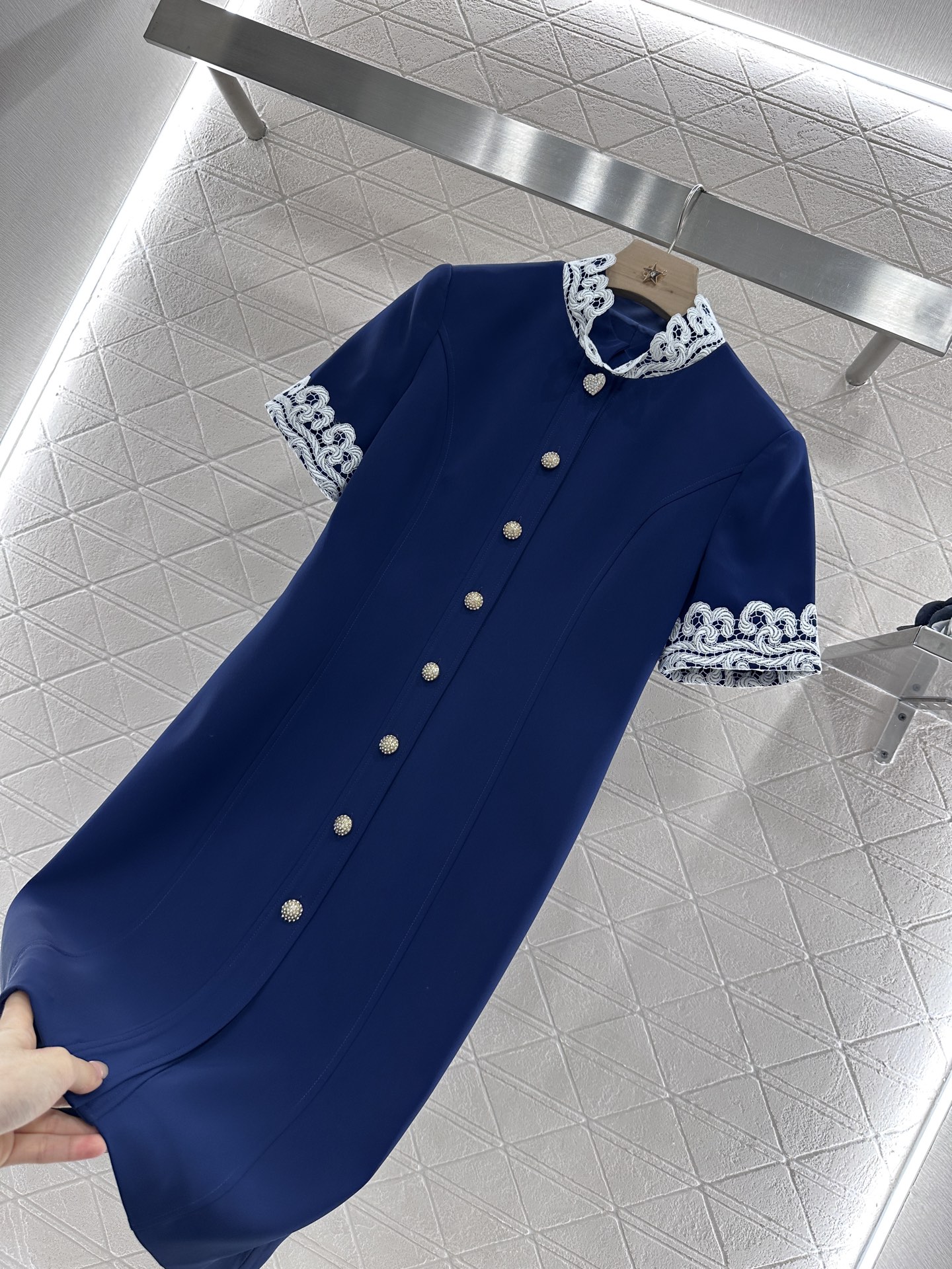 ♥Valentin*♥2025新品上架
     蕾丝花边连衣裙
定制YB进口醋酸材质 质感细腻 垂感有