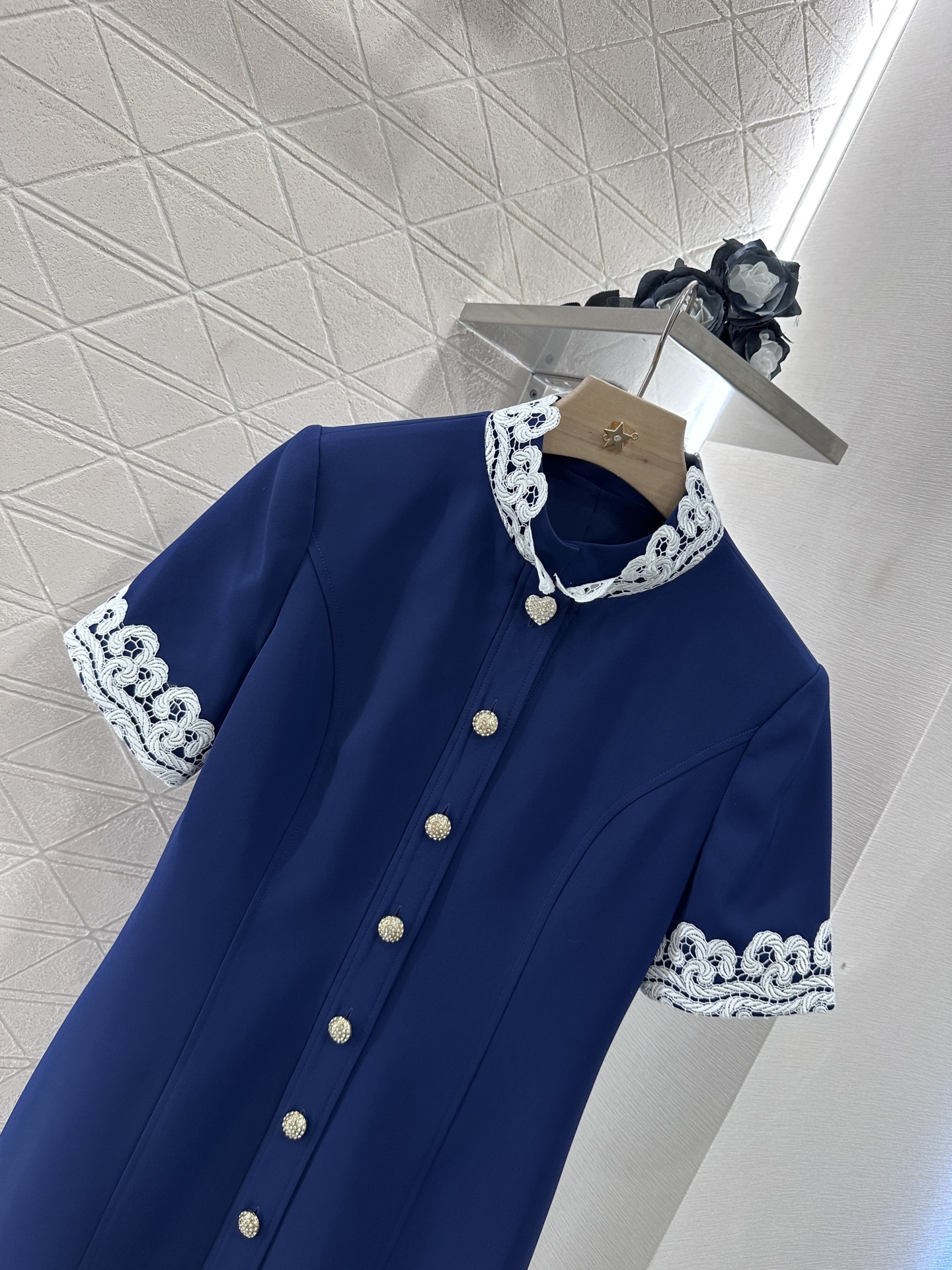♥Valentin*♥2025新品上架
     蕾丝花边连衣裙
定制YB进口醋酸材质 质感细腻 垂感有