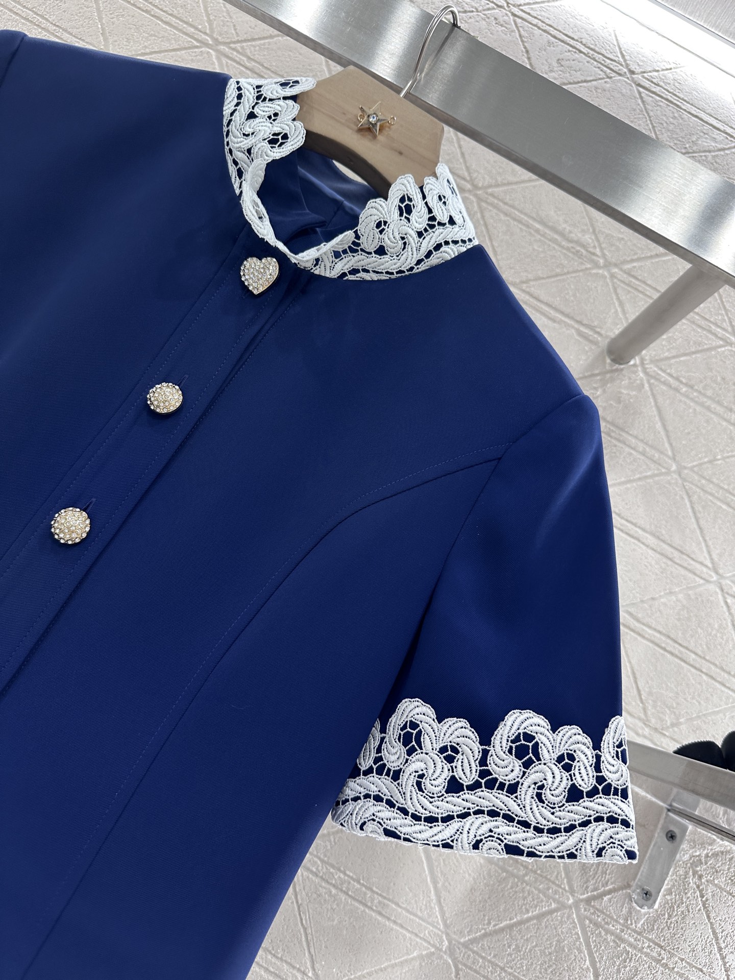 ♥Valentin*♥2025新品上架
     蕾丝花边连衣裙
定制YB进口醋酸材质 质感细腻 垂感有