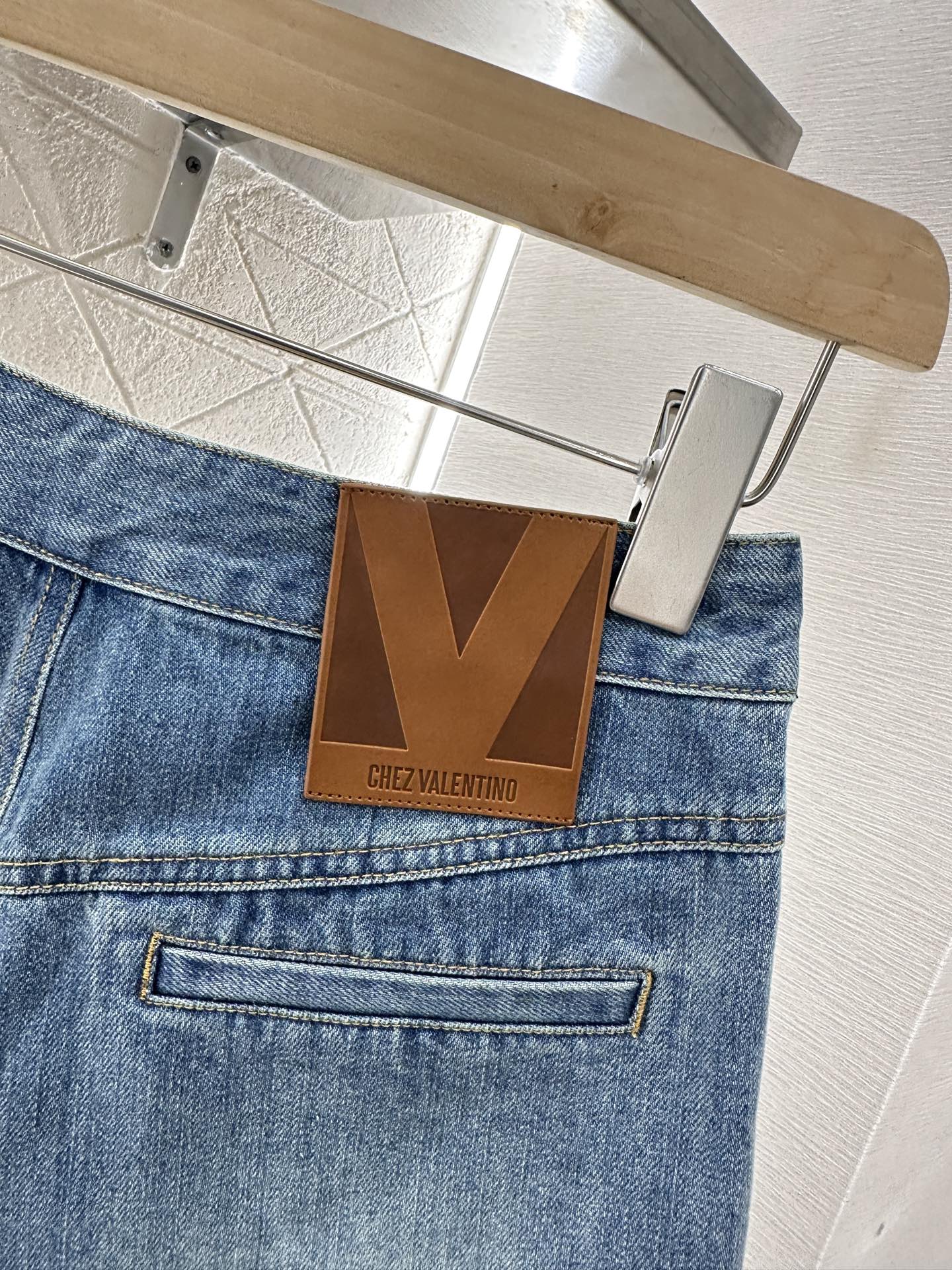 ♥Valentin*♥2025新品上架
     高腰磨白牛仔口袋短裤
定制YB斜纹棉牛仔材质 多重水洗