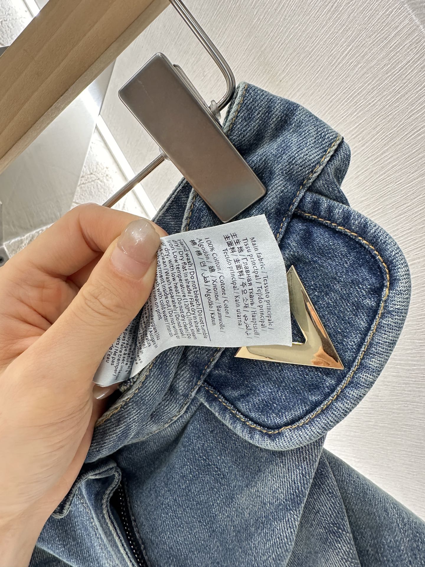 ♥Valentin*♥2025新品上架
     高腰磨白牛仔口袋短裤
定制YB斜纹棉牛仔材质 多重水洗