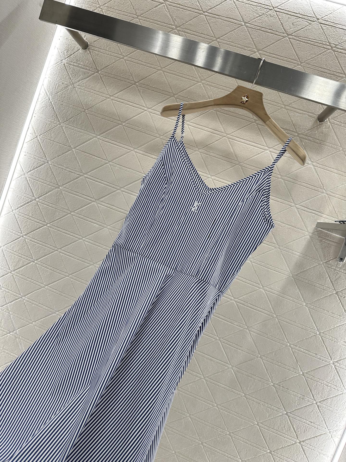 ♥Saint Lauren*♥2025新品上架
       条纹吊带连衣裙
定制YB进口材质 质感光泽