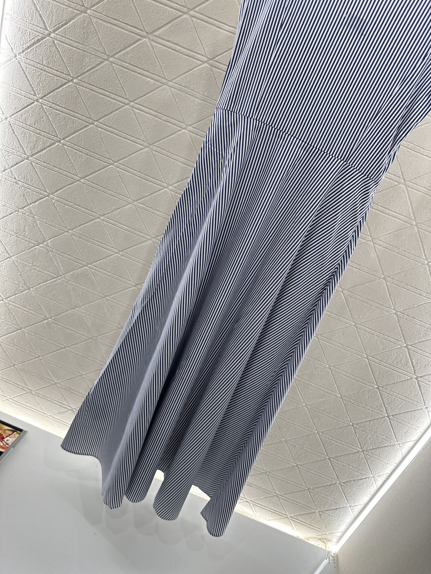 ♥Saint Lauren*♥2025新品上架
       条纹吊带连衣裙
定制YB进口材质 质感光泽