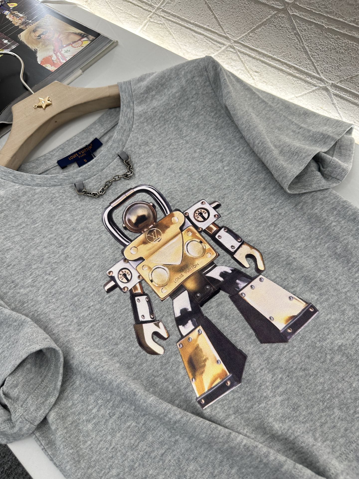 ♥Louis Vuitto*♥2025新品上架
     短款印花链条𝑇𝑒𝑒
定制YB进口棉府绸材质 透