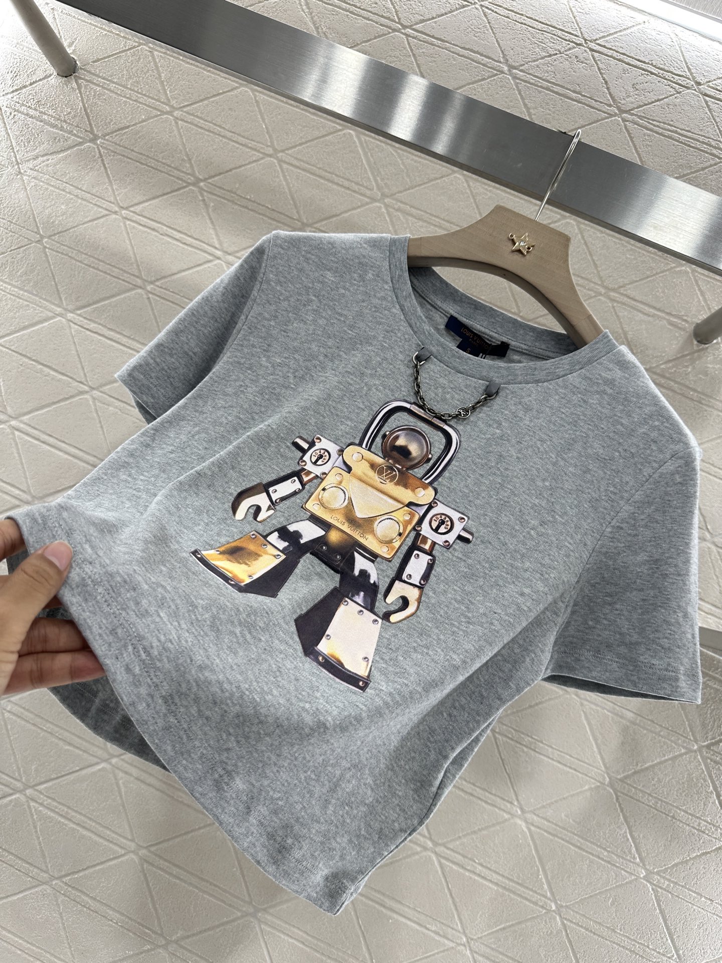 ♥Louis Vuitto*♥2025新品上架
     短款印花链条𝑇𝑒𝑒
定制YB进口棉府绸材质 透
