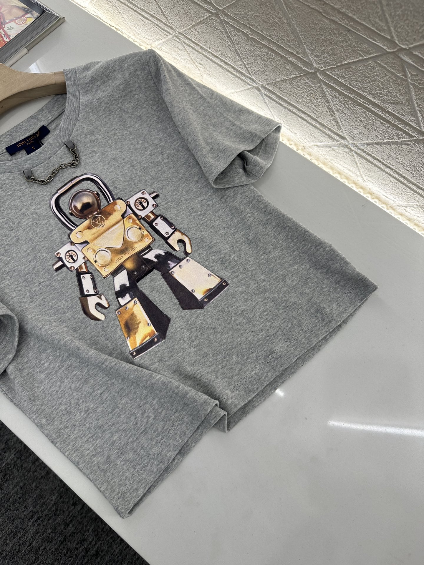 ♥Louis Vuitto*♥2025新品上架
     短款印花链条𝑇𝑒𝑒
定制YB进口棉府绸材质 透