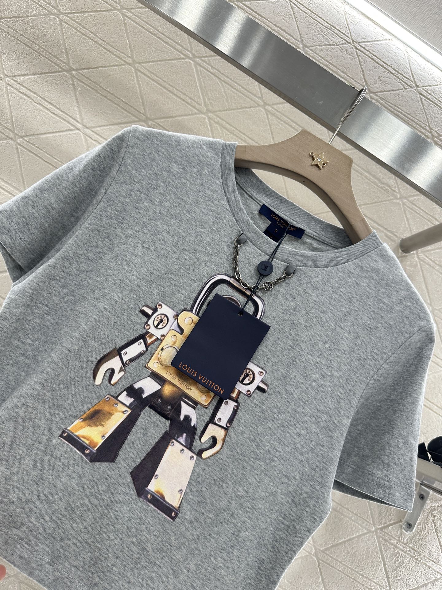 ♥Louis Vuitto*♥2025新品上架
     短款印花链条𝑇𝑒𝑒
定制YB进口棉府绸材质 透