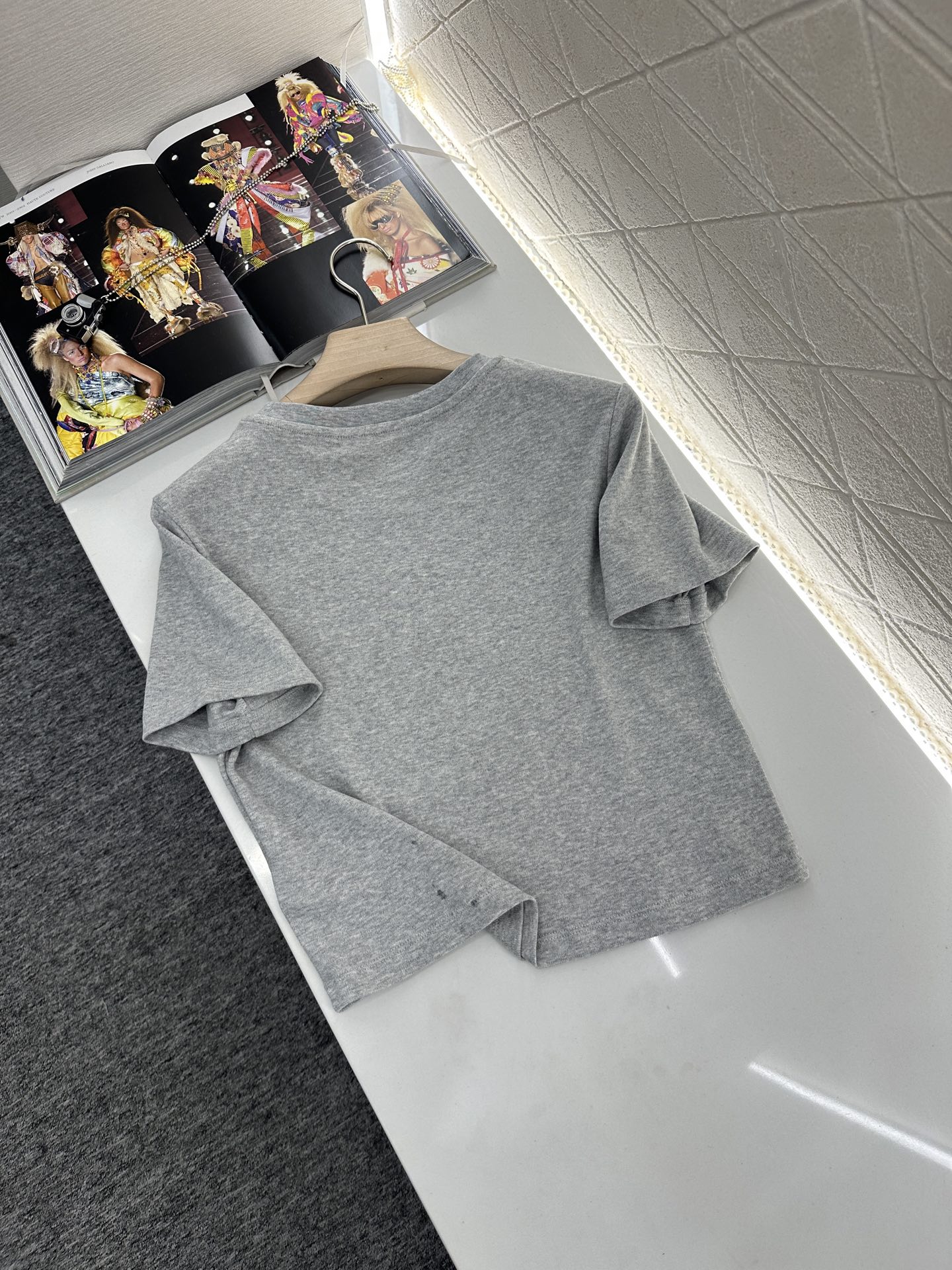 ♥Louis Vuitto*♥2025新品上架
     短款印花链条𝑇𝑒𝑒
定制YB进口棉府绸材质 透