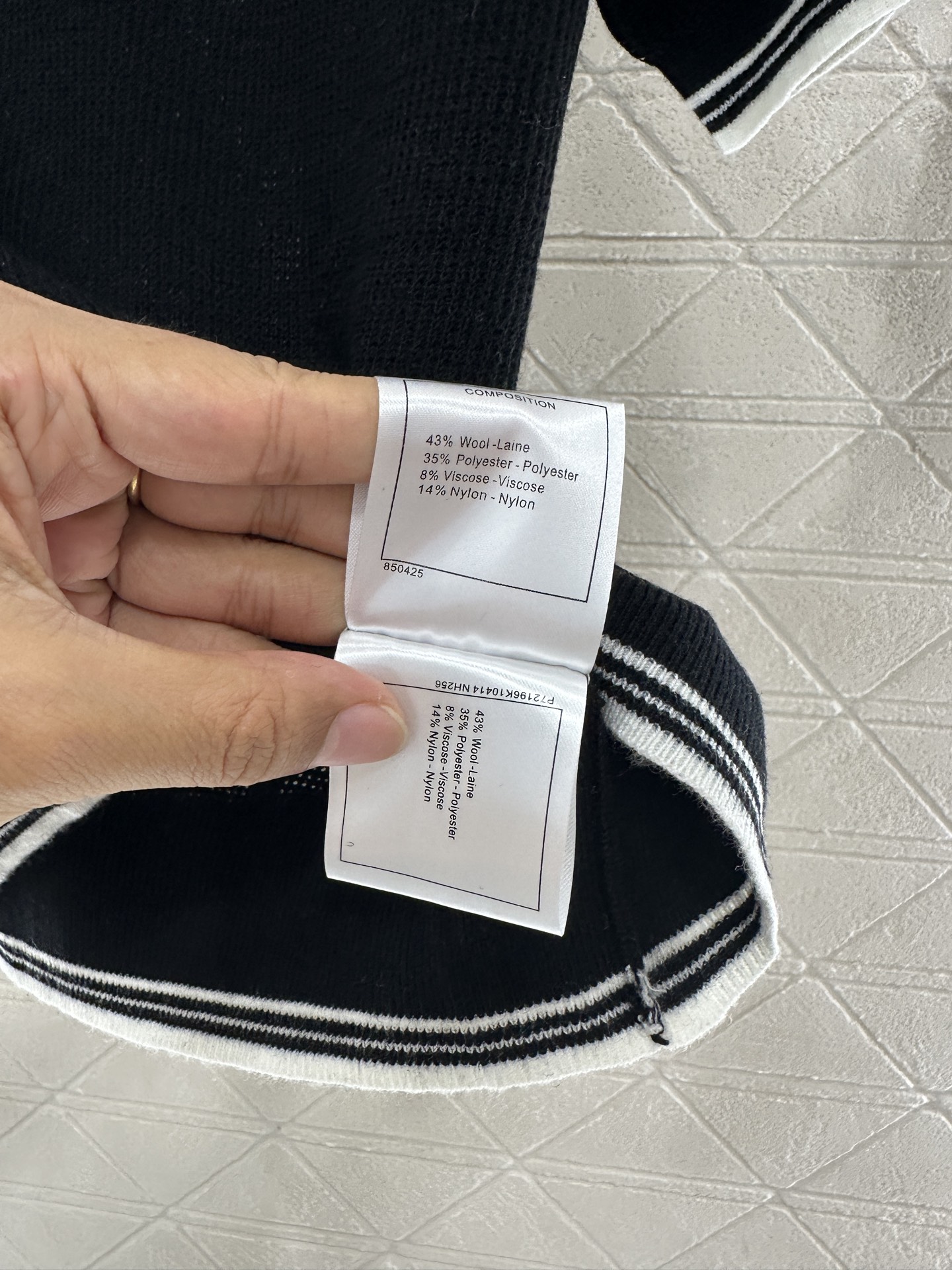 ♥Chane*♥2025新品上架
     章仔字母针织𝑝𝑜𝑙𝑜
定制YB羊毛纱线织造 细腻柔软 弹力十