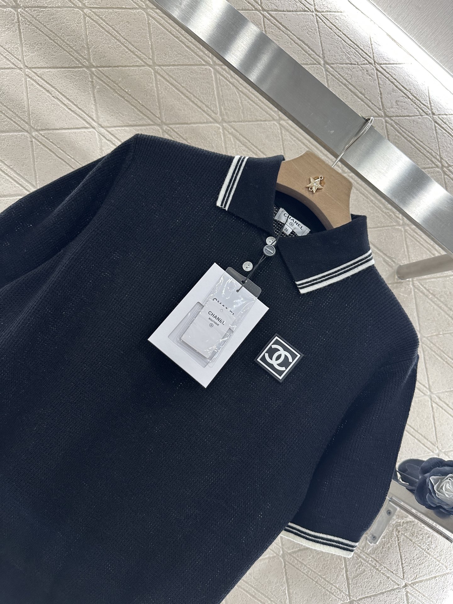 ♥Chane*♥2025新品上架
     章仔字母针织𝑝𝑜𝑙𝑜
定制YB羊毛纱线织造 细腻柔软 弹力十