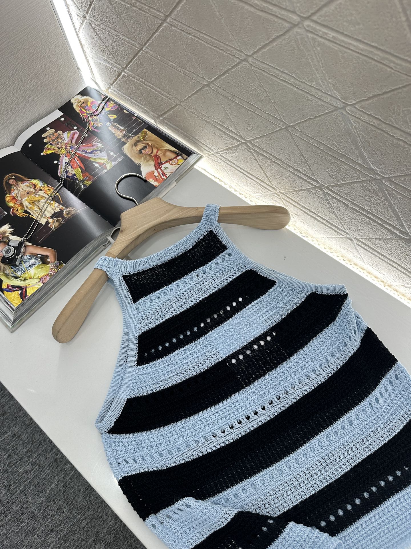 ♥Chane*♥2025新品上架
       挂脖针织背心
定制YB羊毛纱线织造 柔软亲肤 舒适有型 
