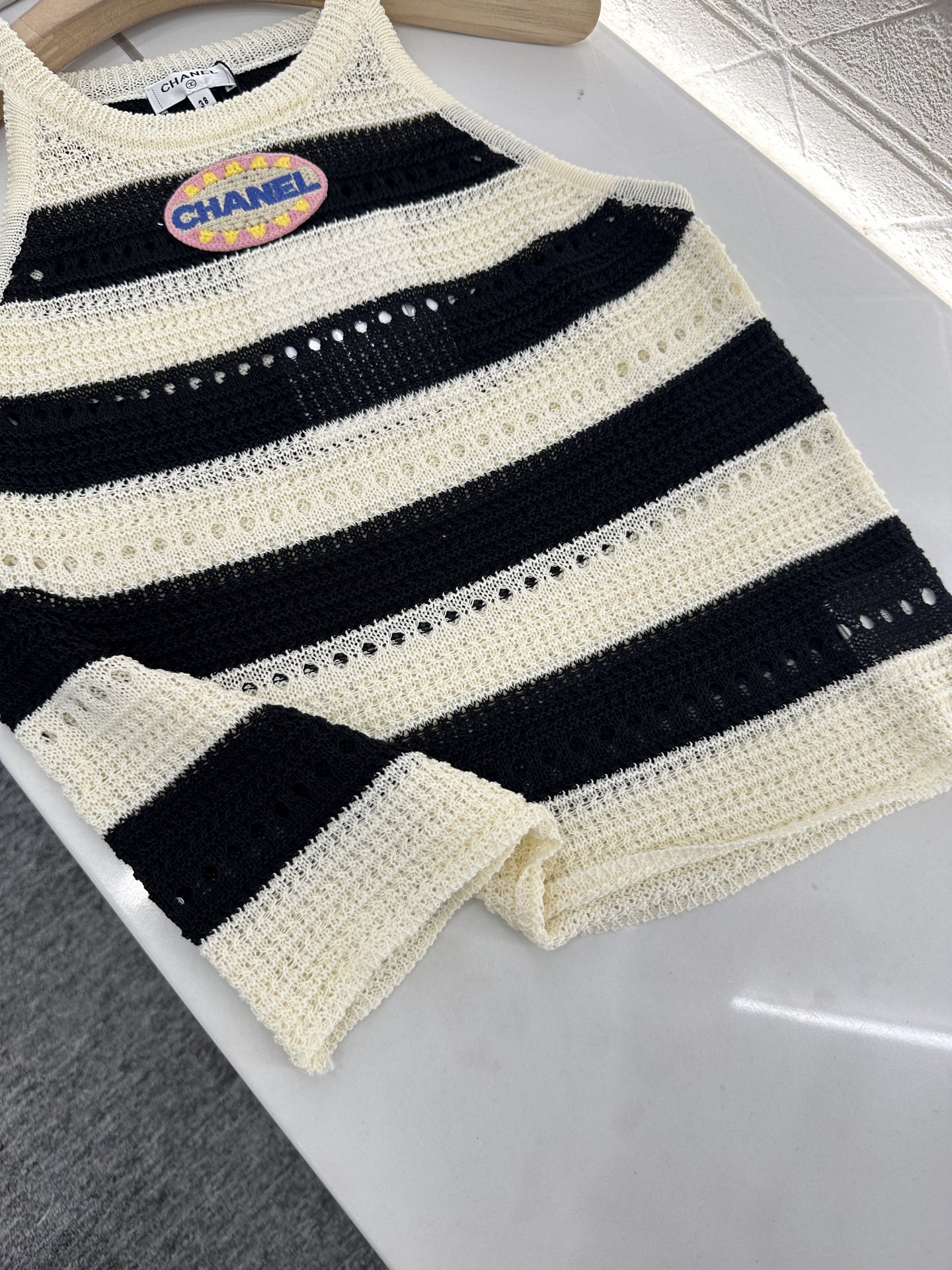 ♥Chane*♥2025新品上架
       挂脖针织背心
定制YB羊毛纱线织造 柔软亲肤 舒适有型 