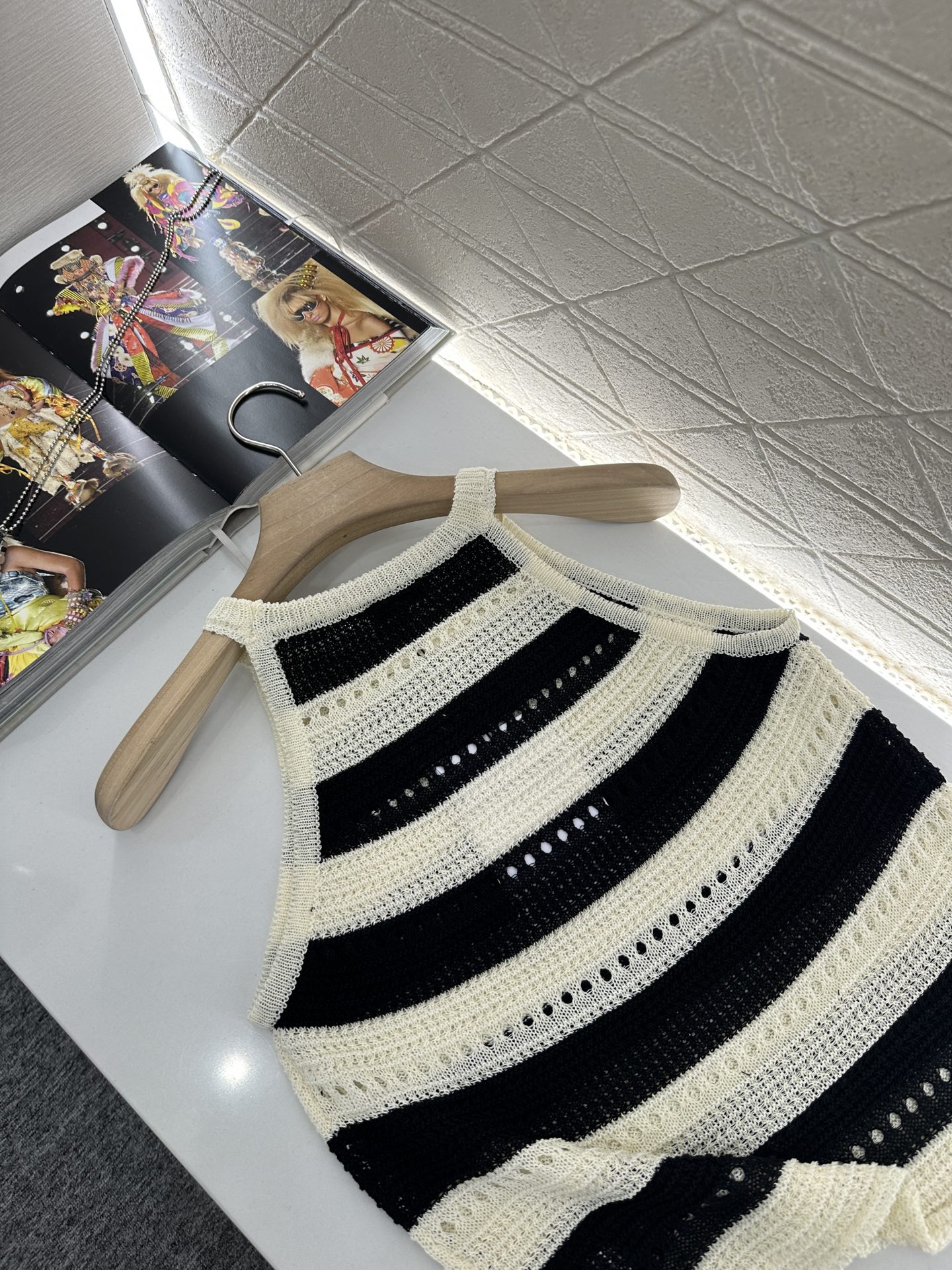 ♥Chane*♥2025新品上架
       挂脖针织背心
定制YB羊毛纱线织造 柔软亲肤 舒适有型 