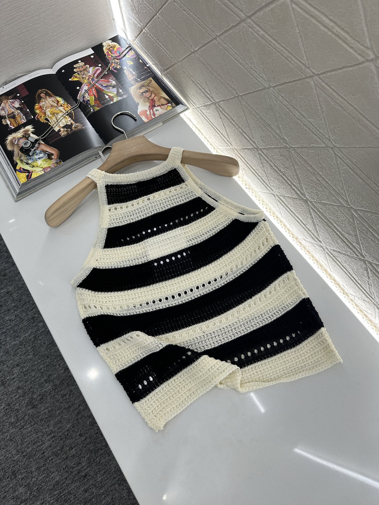 ♥Chane*♥2025新品上架
       挂脖针织背心
定制YB羊毛纱线织造 柔软亲肤 舒适有型 