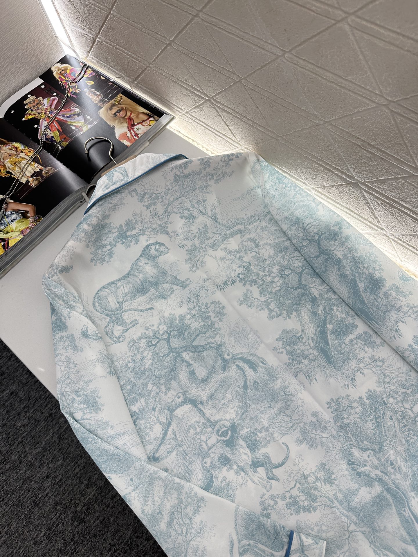 ♥Dio*♥2025新品上架
  印花衬衫长裤睡衣套装
定制YB进口斜纹稠材质 透气舒适 质感十足 印花