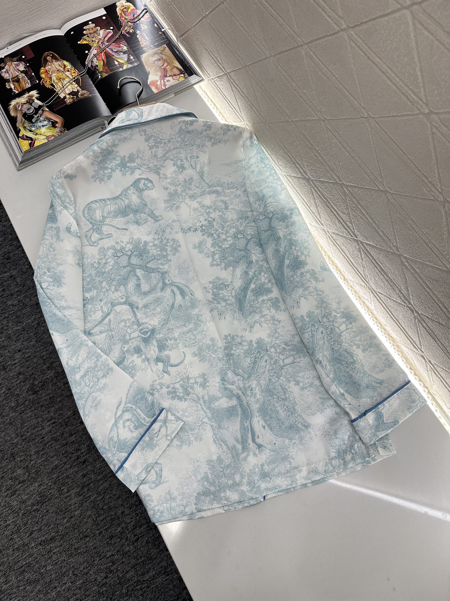 ♥Dio*♥2025新品上架
  印花衬衫长裤睡衣套装
定制YB进口斜纹稠材质 透气舒适 质感十足 印花