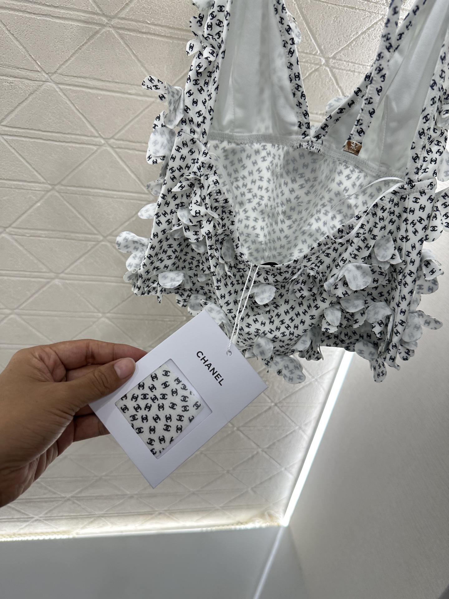 ♥Chane*♥2025新品上架
    挂脖吊带背心短裙套装
定制YB进口材质 质感光泽 高级舒适 挂