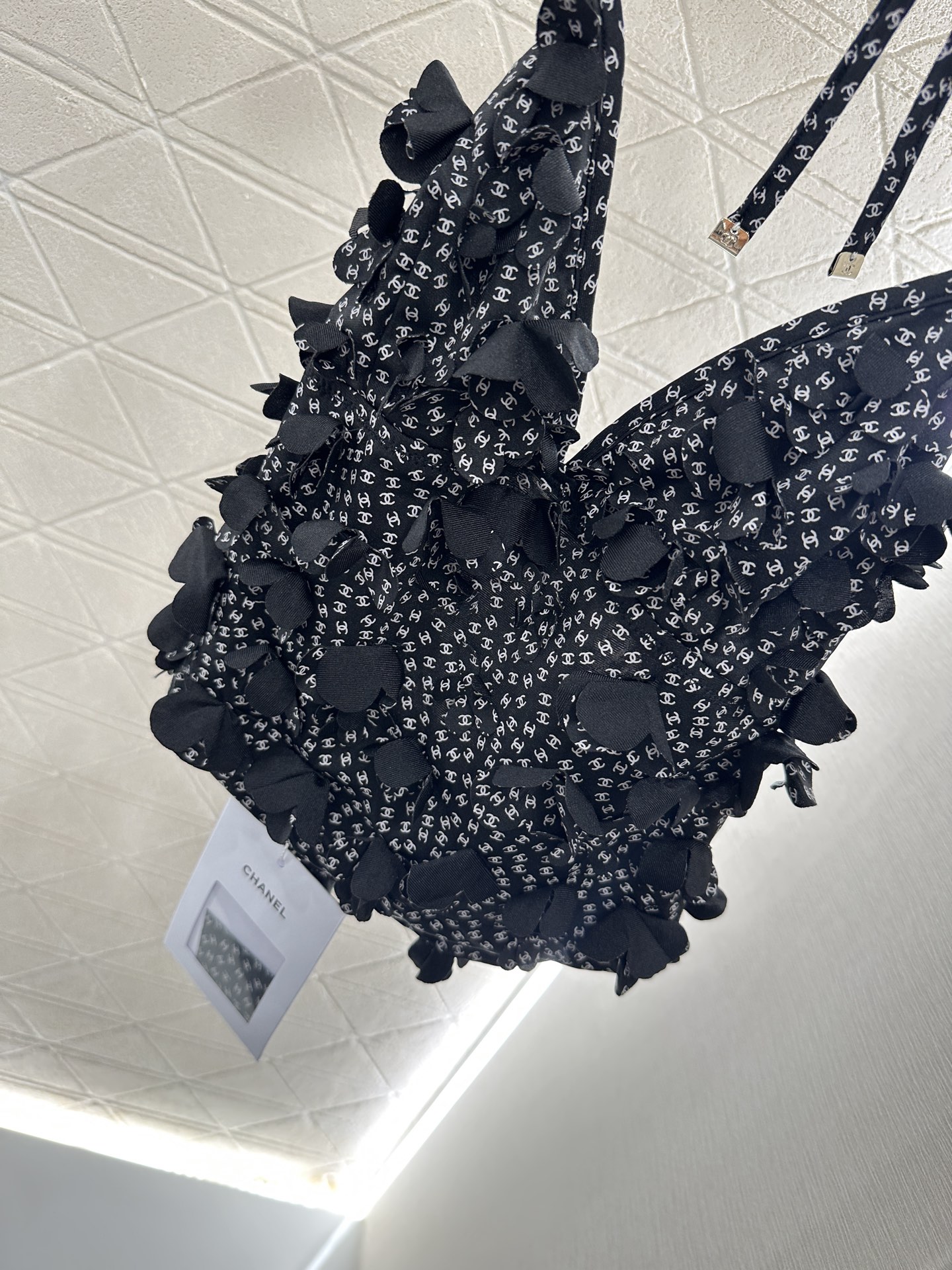 ♥Chane*♥2025新品上架
    挂脖吊带背心短裙套装
定制YB进口材质 质感光泽 高级舒适 挂