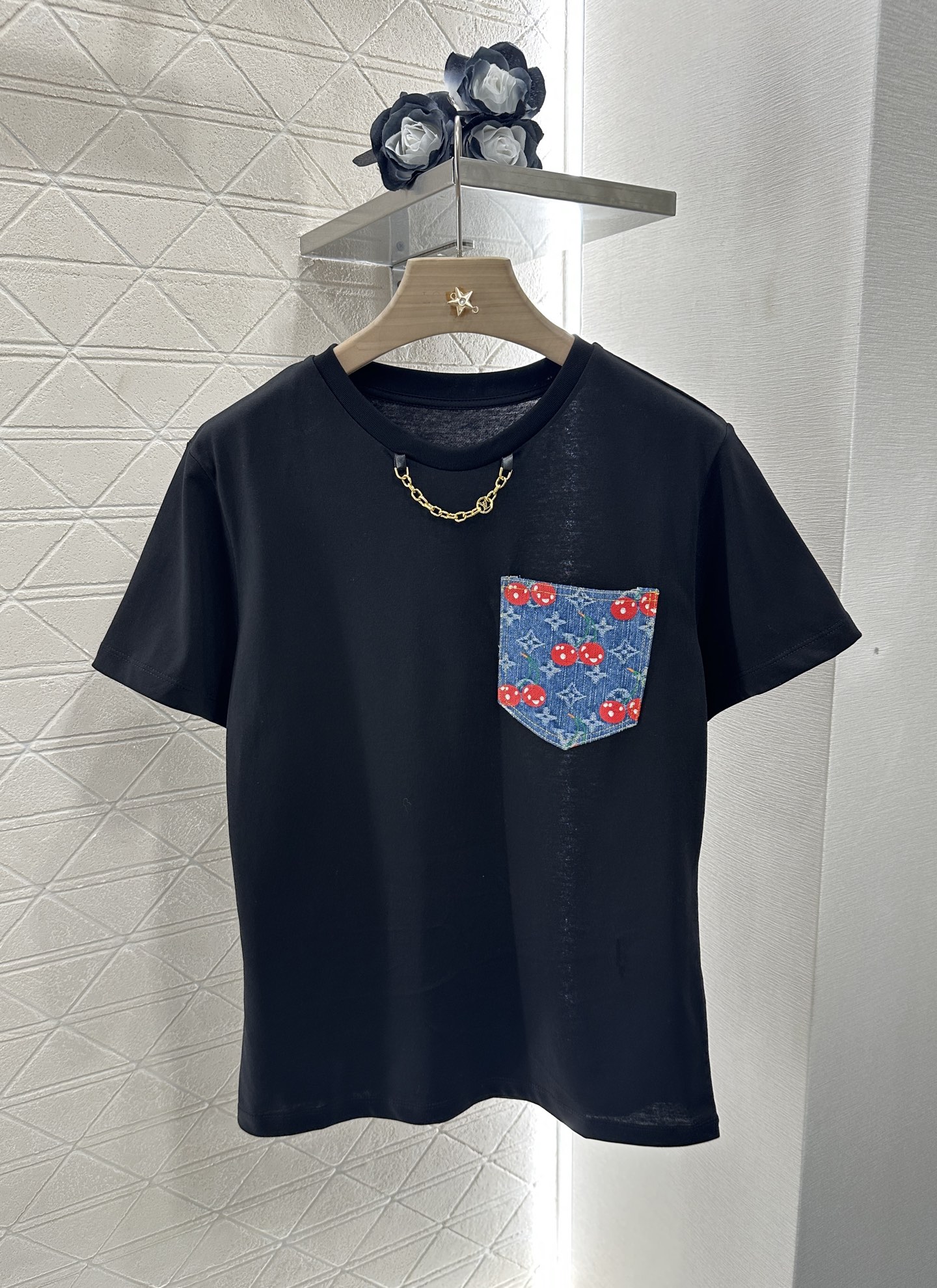♥Louis Vuitto*♥2025新品上架
       樱桃口袋𝑇𝑒𝑒
定制YB斜纹全棉材质 质感
