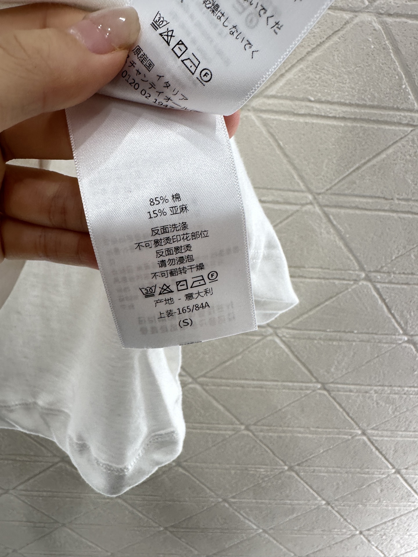 ♥Dio*♥2025新品上架
    城景圆领印花𝑇𝑒𝑒
定制YB棉麻材质 肌理明显 透气舒适 常规短袖