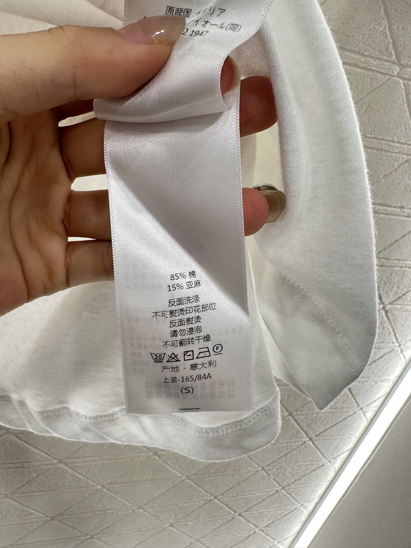 ♥Dio*♥2025新品上架
    城景圆领印花𝑇𝑒𝑒
定制YB棉麻材质 肌理明显 透气舒适 常规短袖