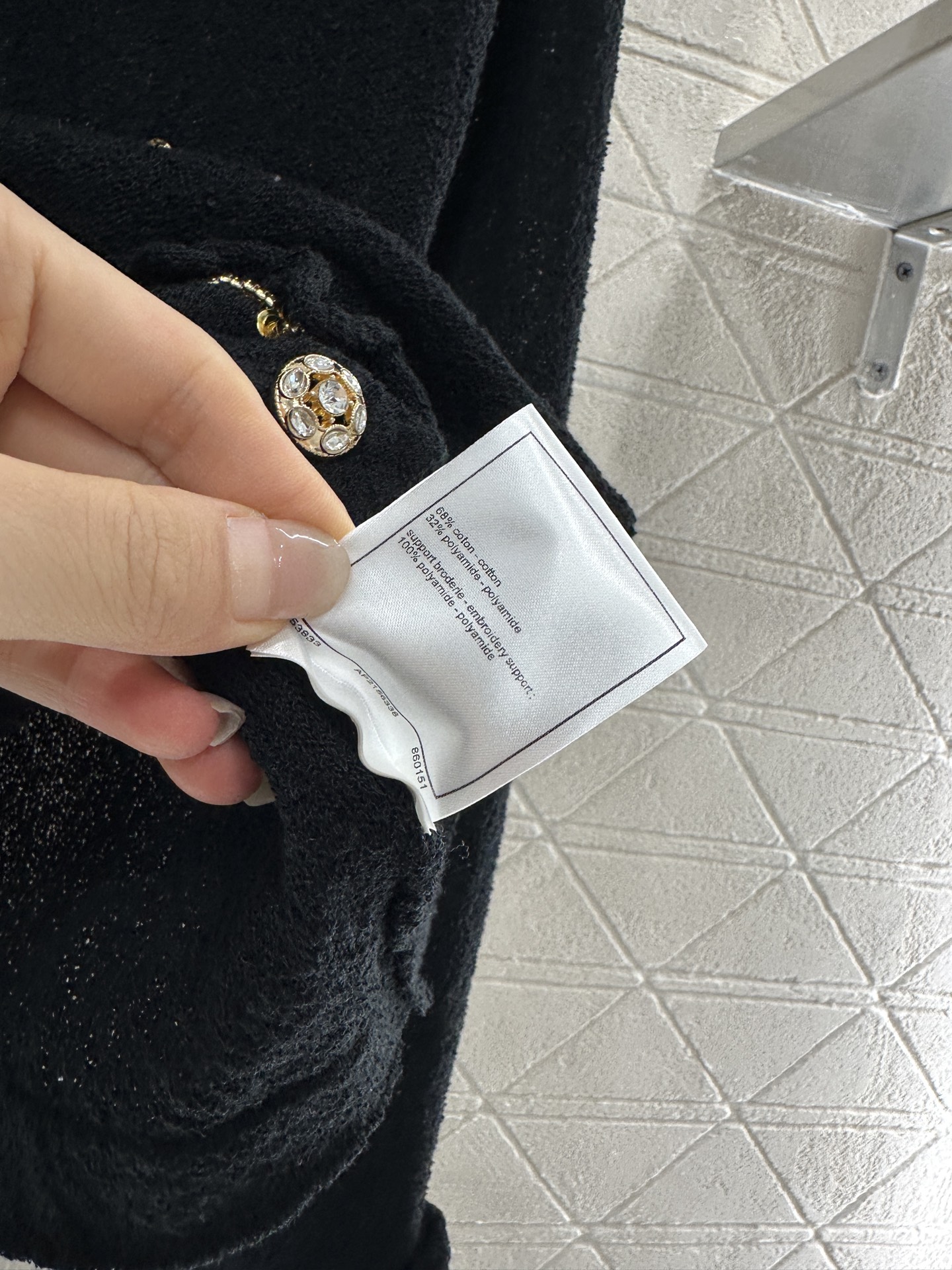 ♥Chane*♥2024新品上架
     钉珠花朵针织开衫
定制YB全棉纱线织造 密度细针织造 清晰毛
