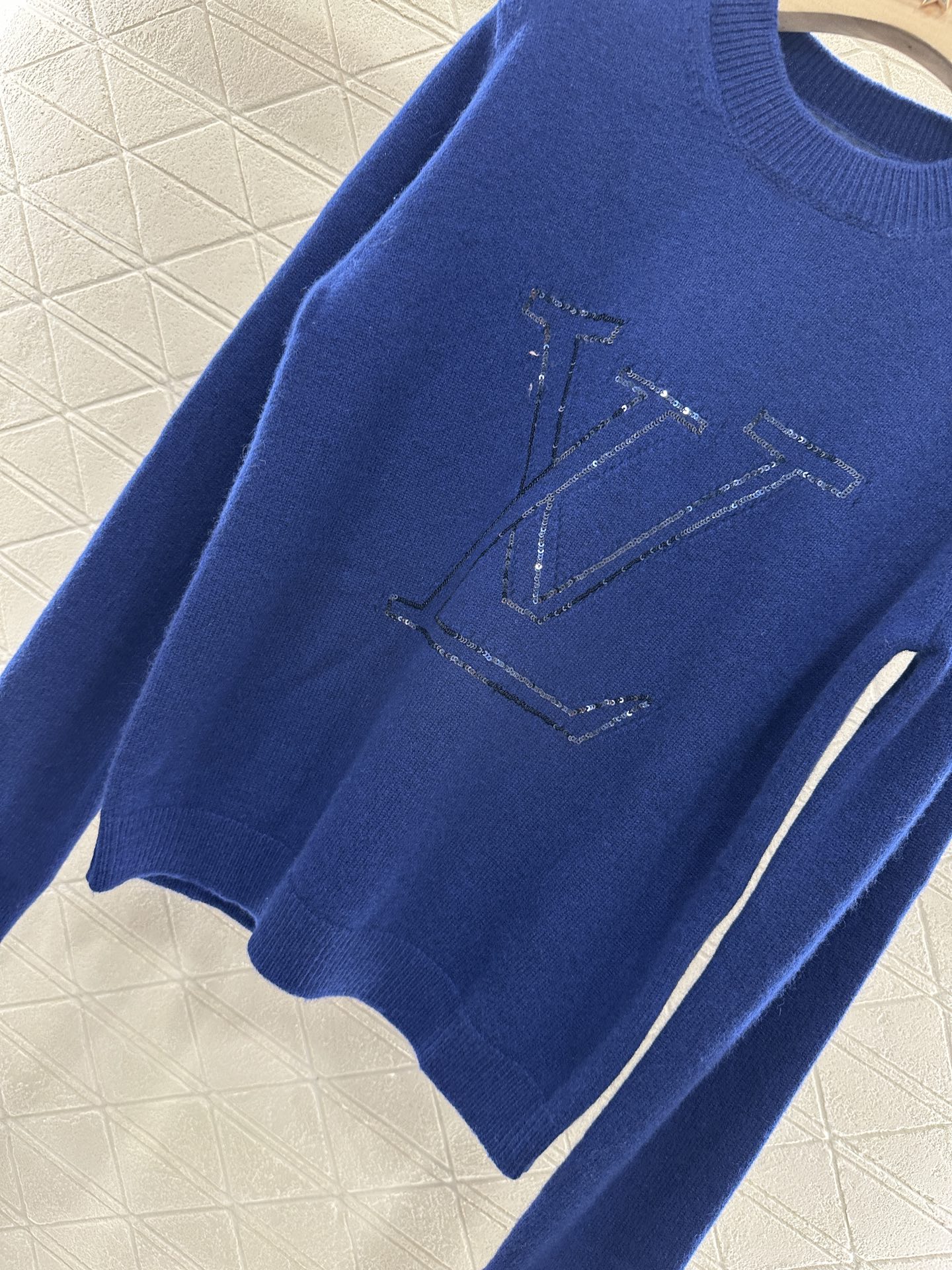 ♥Louis Vuitto*♥2025新品上架
        亮片套头毛衣
定制YB羊绒羊毛纱线织造 