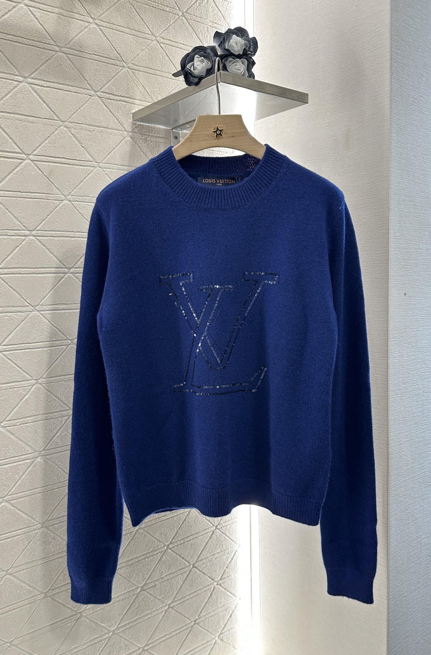 ♥Louis Vuitto*♥2025新品上架
        亮片套头毛衣
定制YB羊绒羊毛纱线织造 