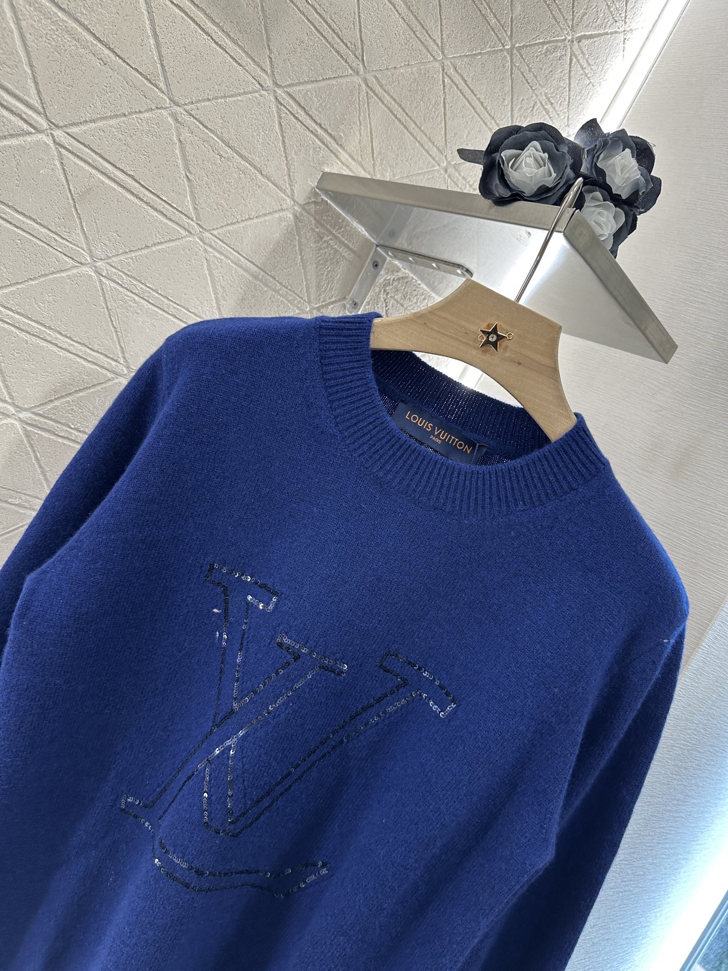 ♥Louis Vuitto*♥2025新品上架
        亮片套头毛衣
定制YB羊绒羊毛纱线织造 