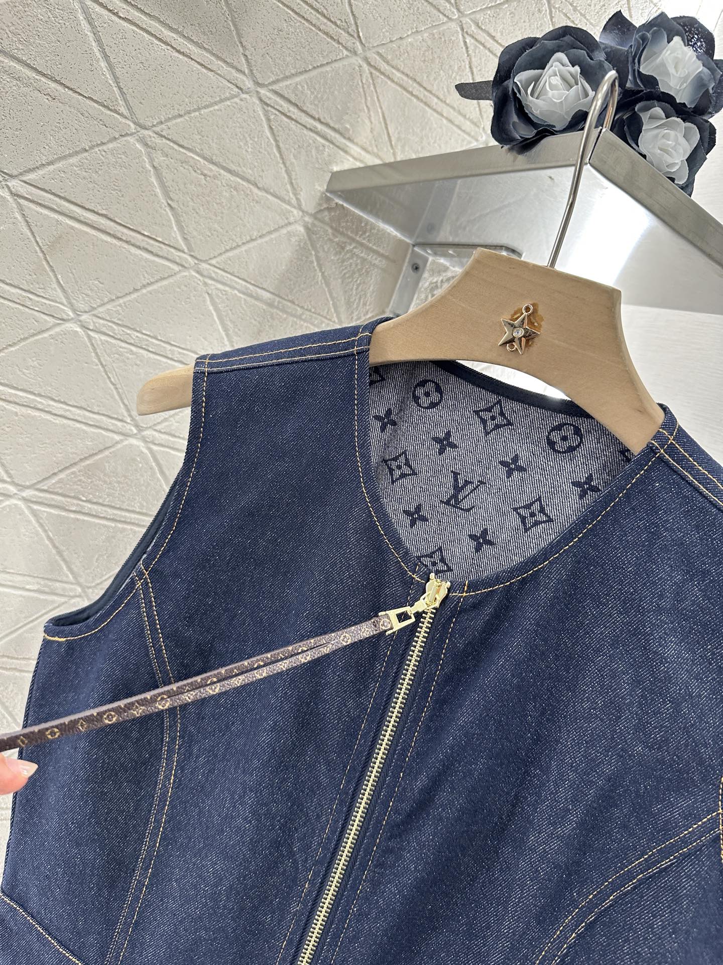 ♥Louis Vuitto*♥2025新品上架
        印花牛仔背心裙
定制YB斜纹棉牛仔材质 