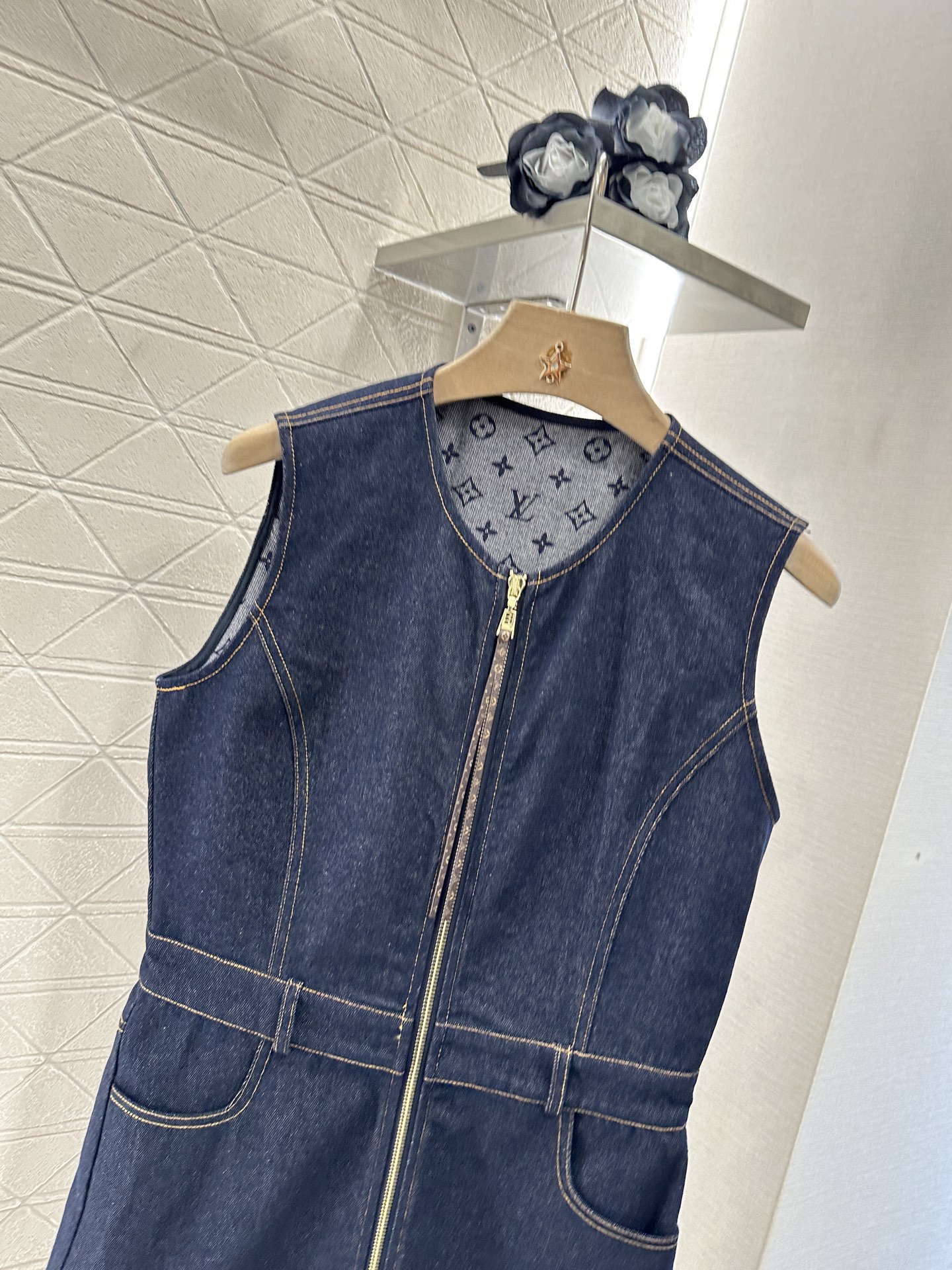 ♥Louis Vuitto*♥2025新品上架
        印花牛仔背心裙
定制YB斜纹棉牛仔材质 