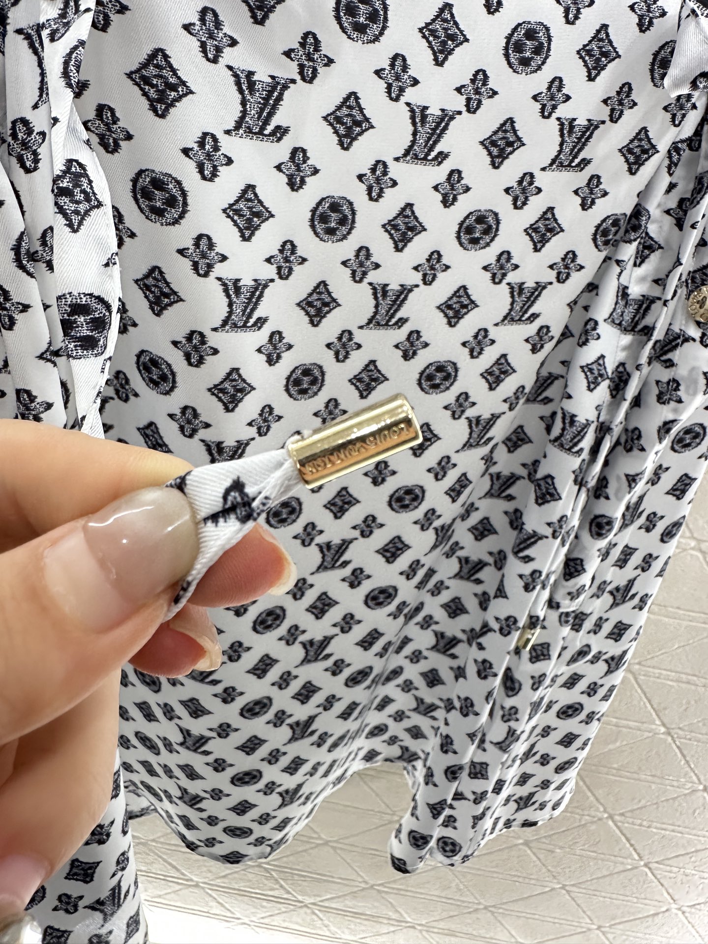 ♥Louis Vuitto*♥2025新品上架
       印花抽绳背心裙
定制YB进口斜纹稠材质 质