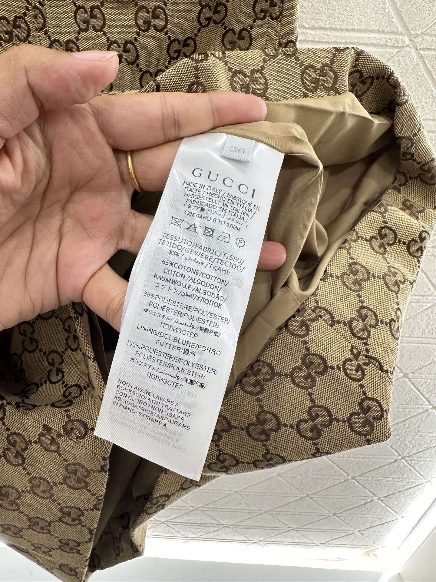 ♥Gucc*♥2025新品上架
      提花背心裙
定制YB进口提花材质 质感挺括 上身有型 拉链背