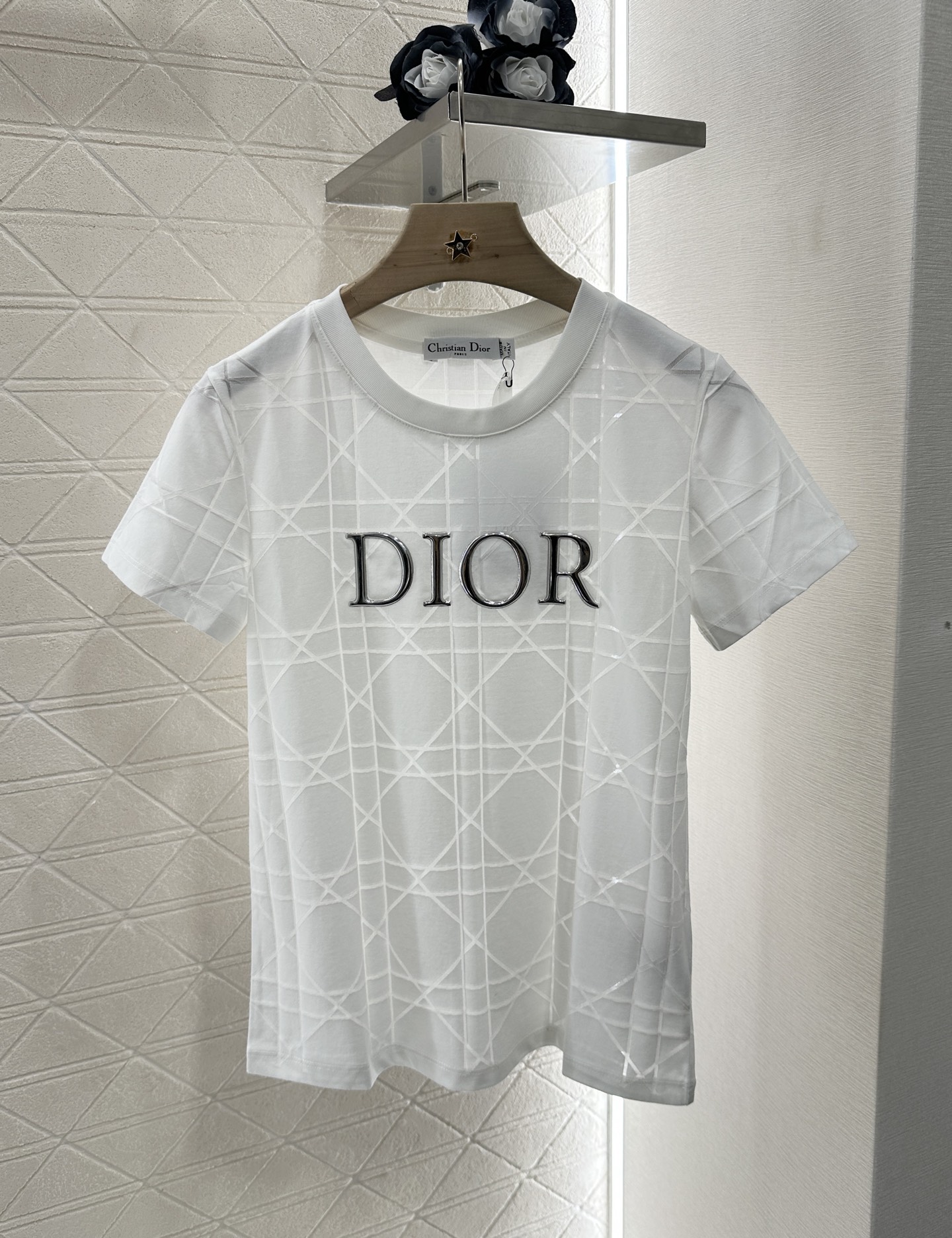 ♥Dio*♥2025新品上架
     菱格浮雕𝑇𝑒𝑒
定制YB斜纹全棉材质 透气舒适 质感十足 修身短