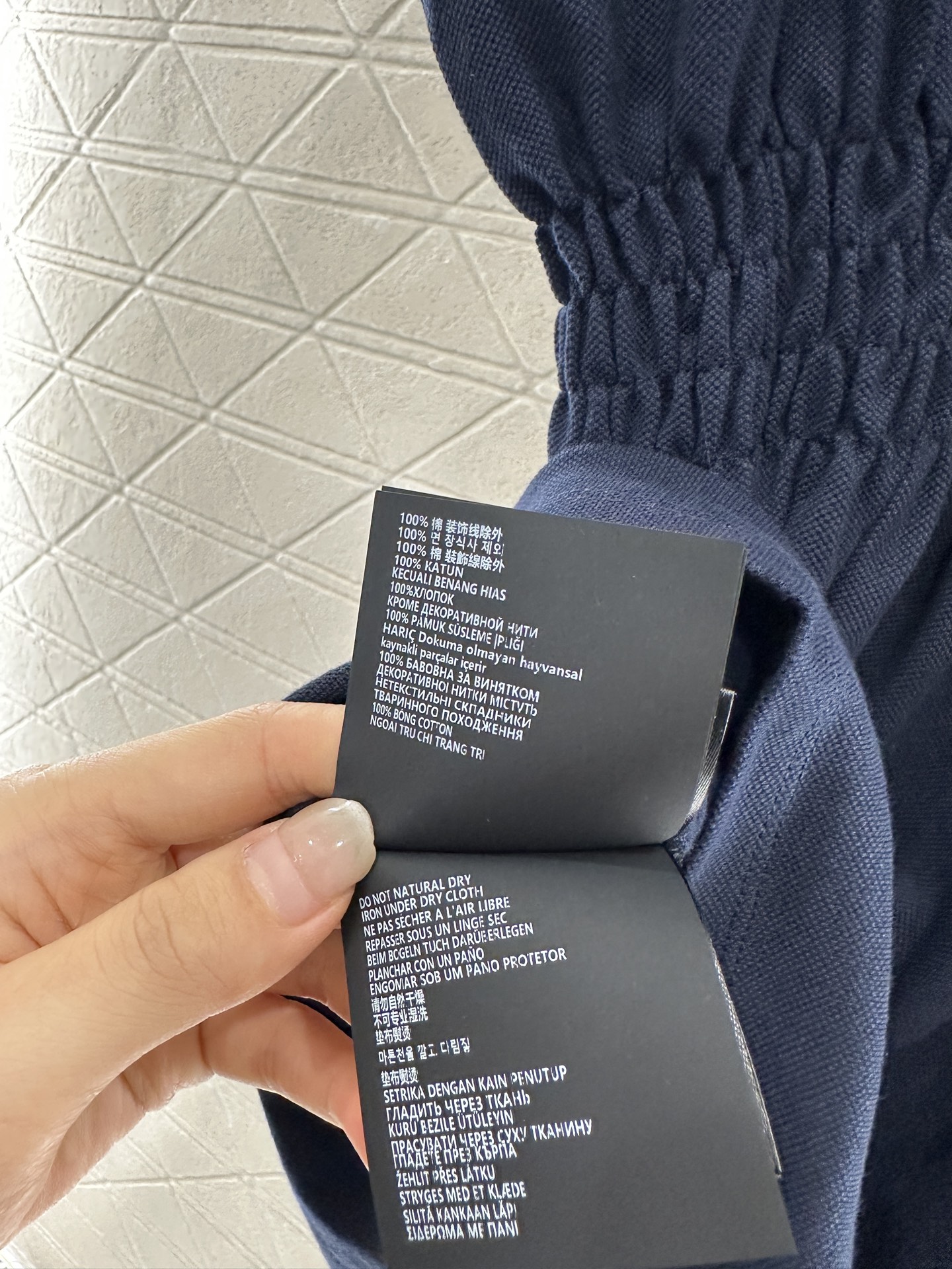♥Miumi*♥2025新品上架
     朱地短袖连衣裙
定制YB朱地全棉材质 自带孔洞 舒适透气 质