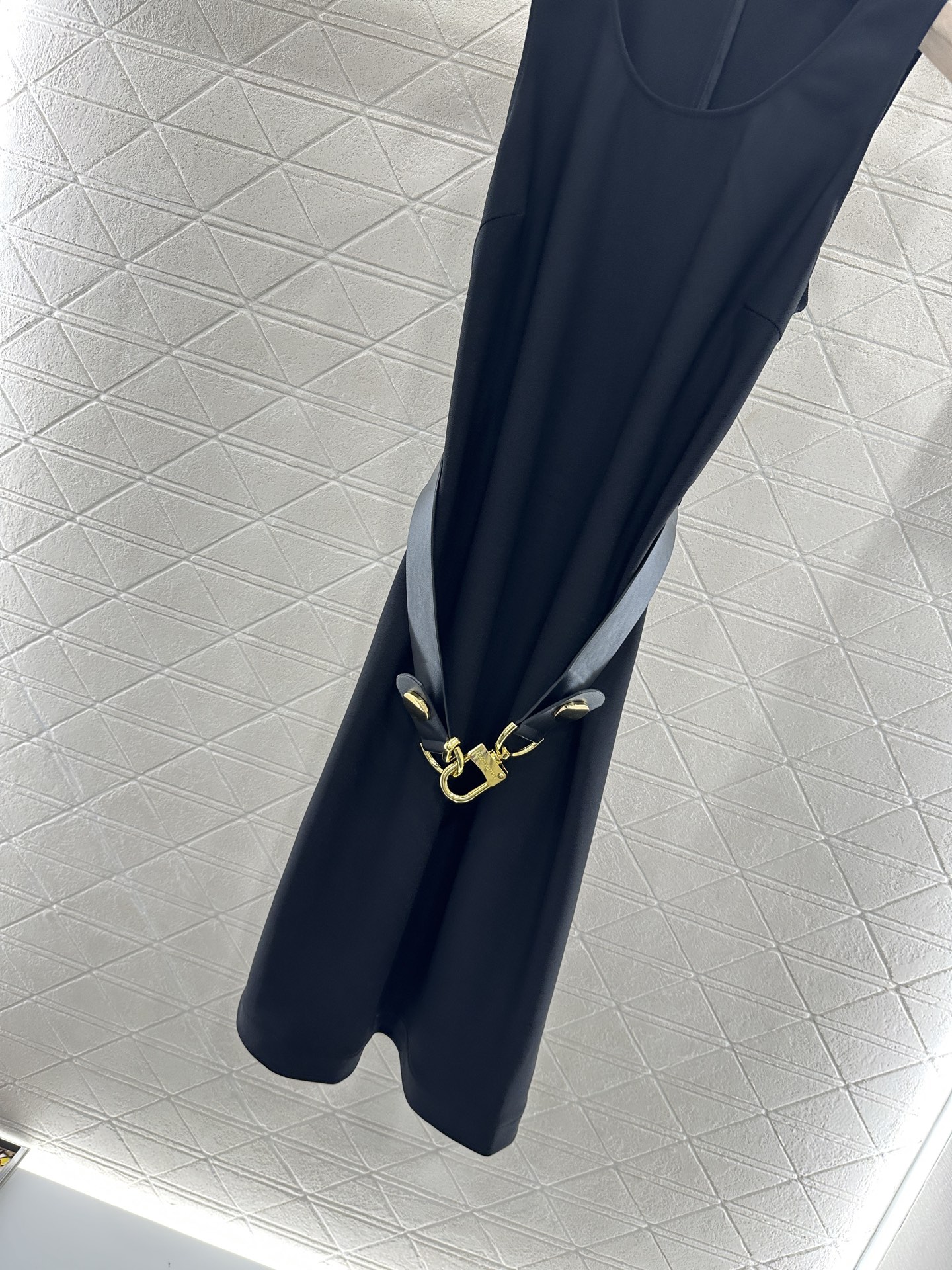 ♥Louis Vuitto*♥2025新品上架
      腰带无袖连衣裙
定制YB进口醋酸材质 质感光