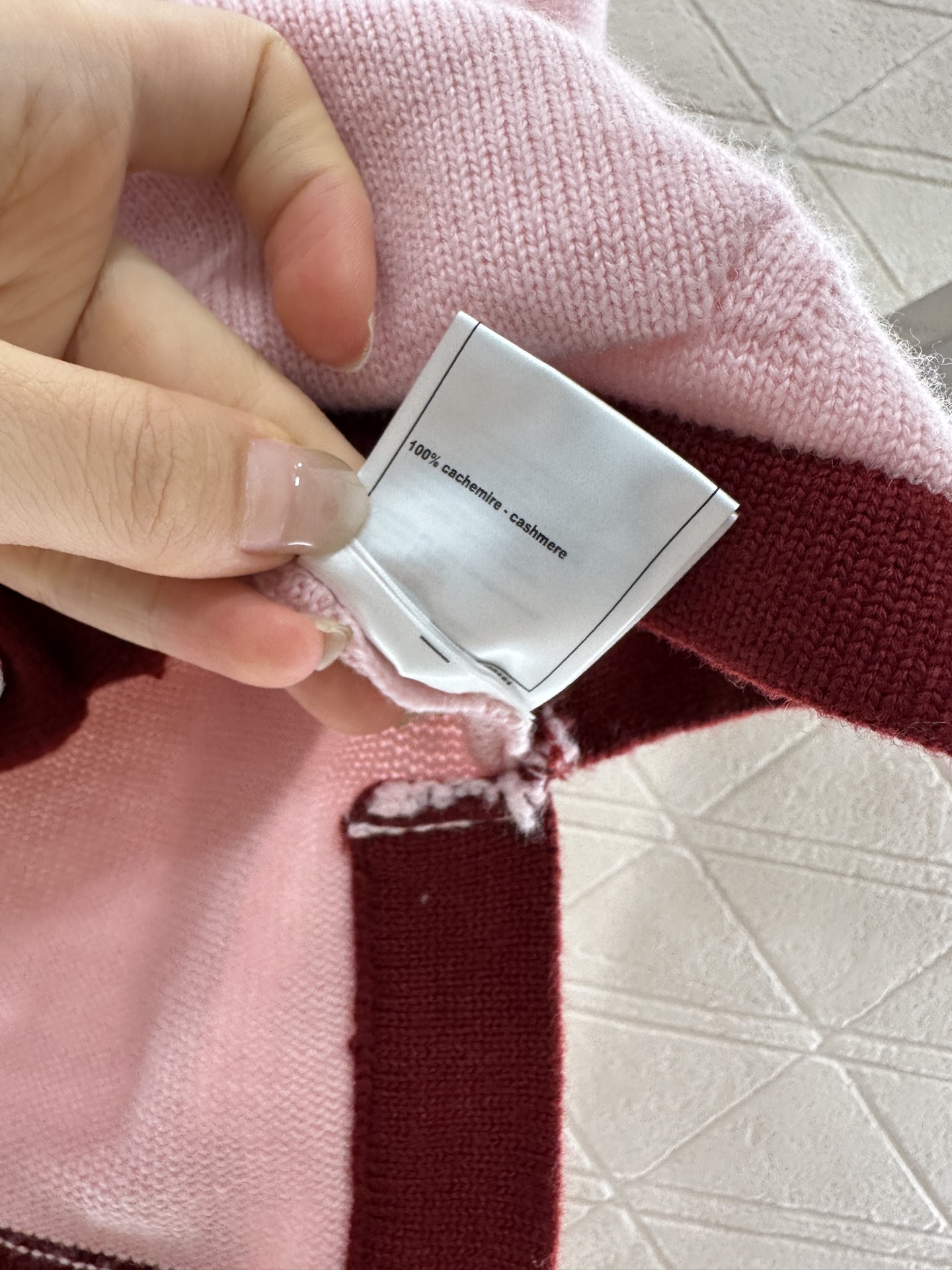 ♥Chane*♥2025新品上架
    系带撞色短款针织开衫
定制YB羊绒纱线织造 质感高级 舒适柔软