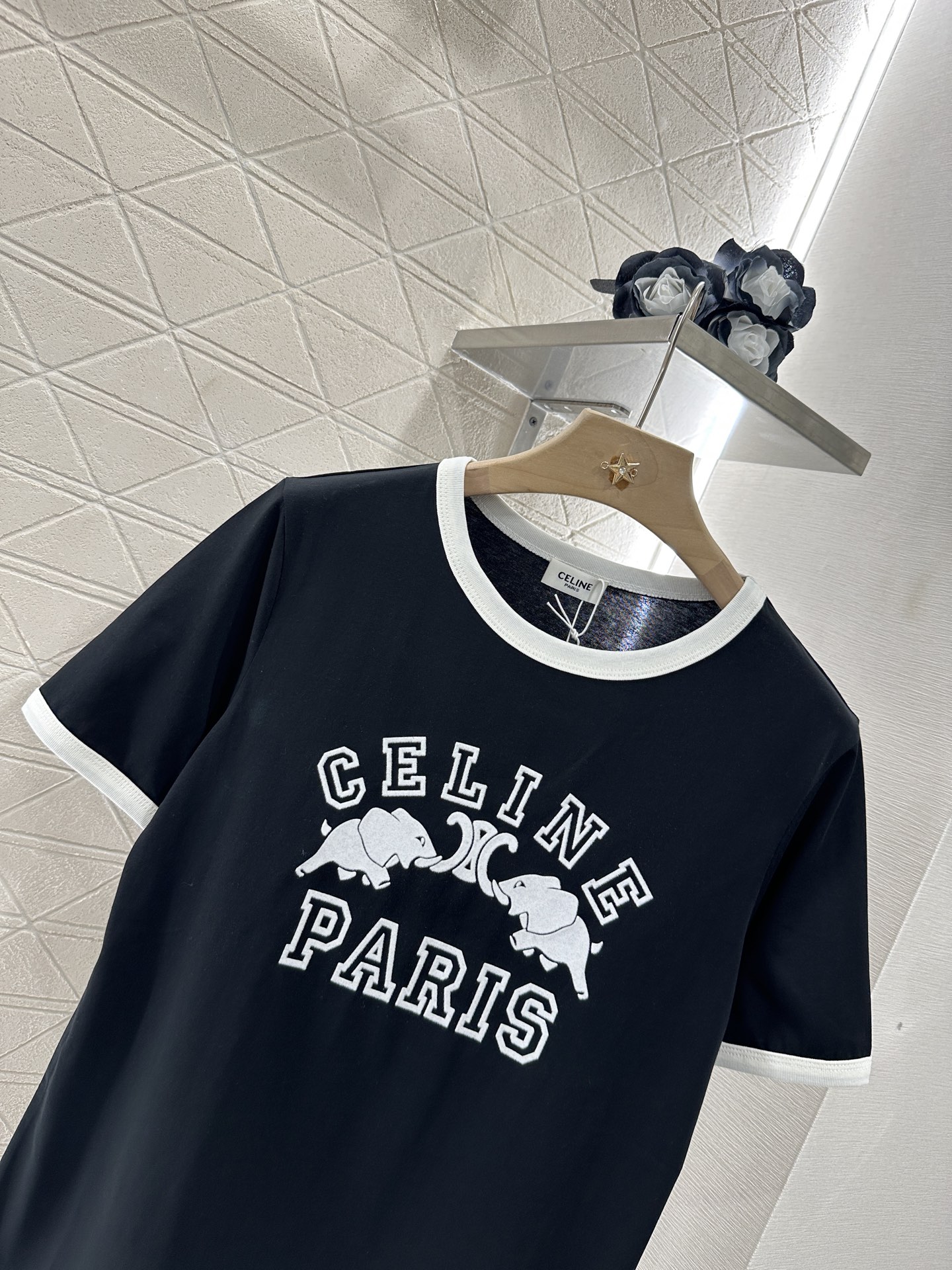 ♥Celin*♥2025新品上架
      植绒印花𝑇𝑒𝑒
定制YB斜纹全棉材质 透气舒适 质感十足 