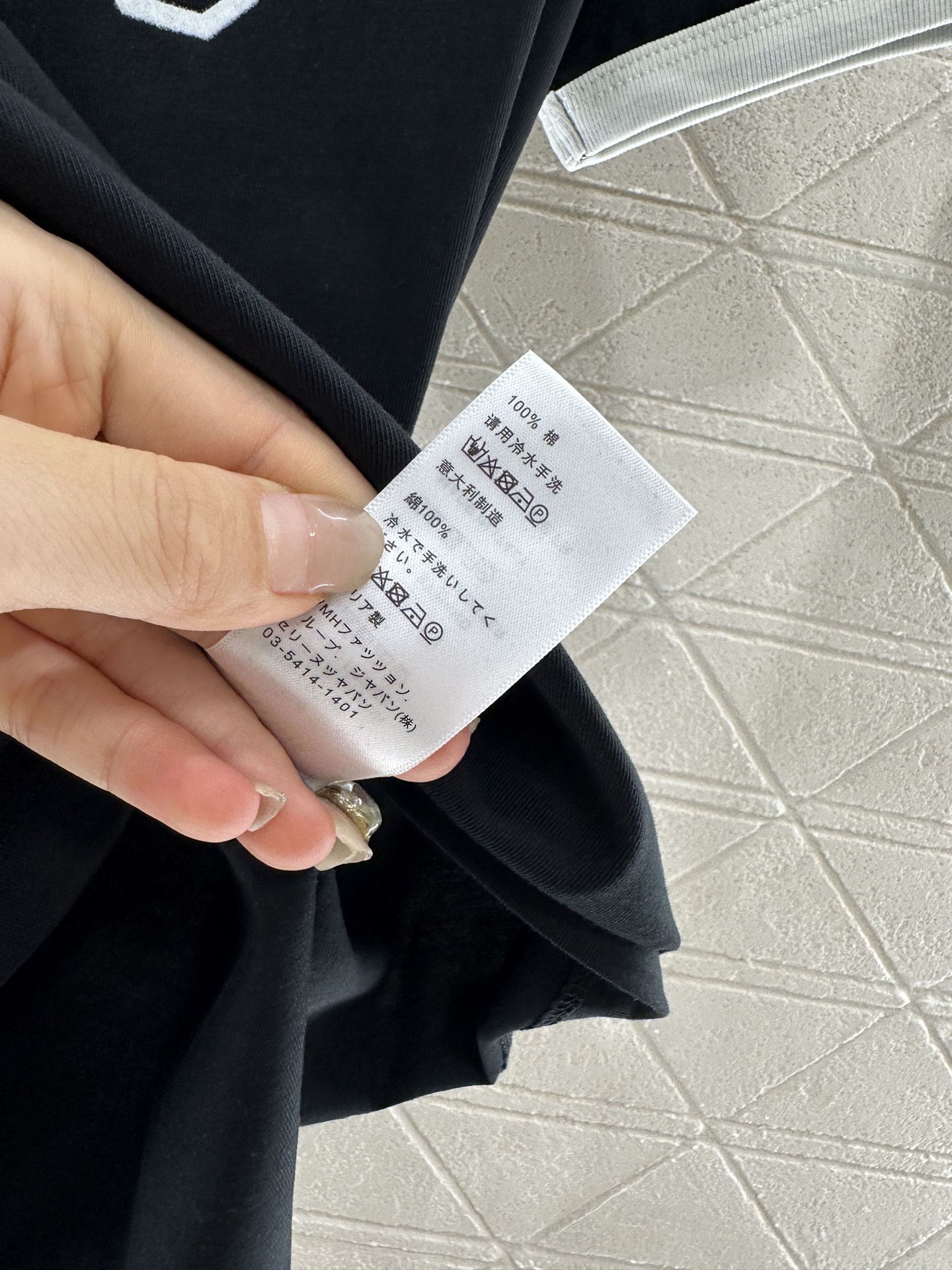 ♥Celin*♥2025新品上架
      植绒印花𝑇𝑒𝑒
定制YB斜纹全棉材质 透气舒适 质感十足 