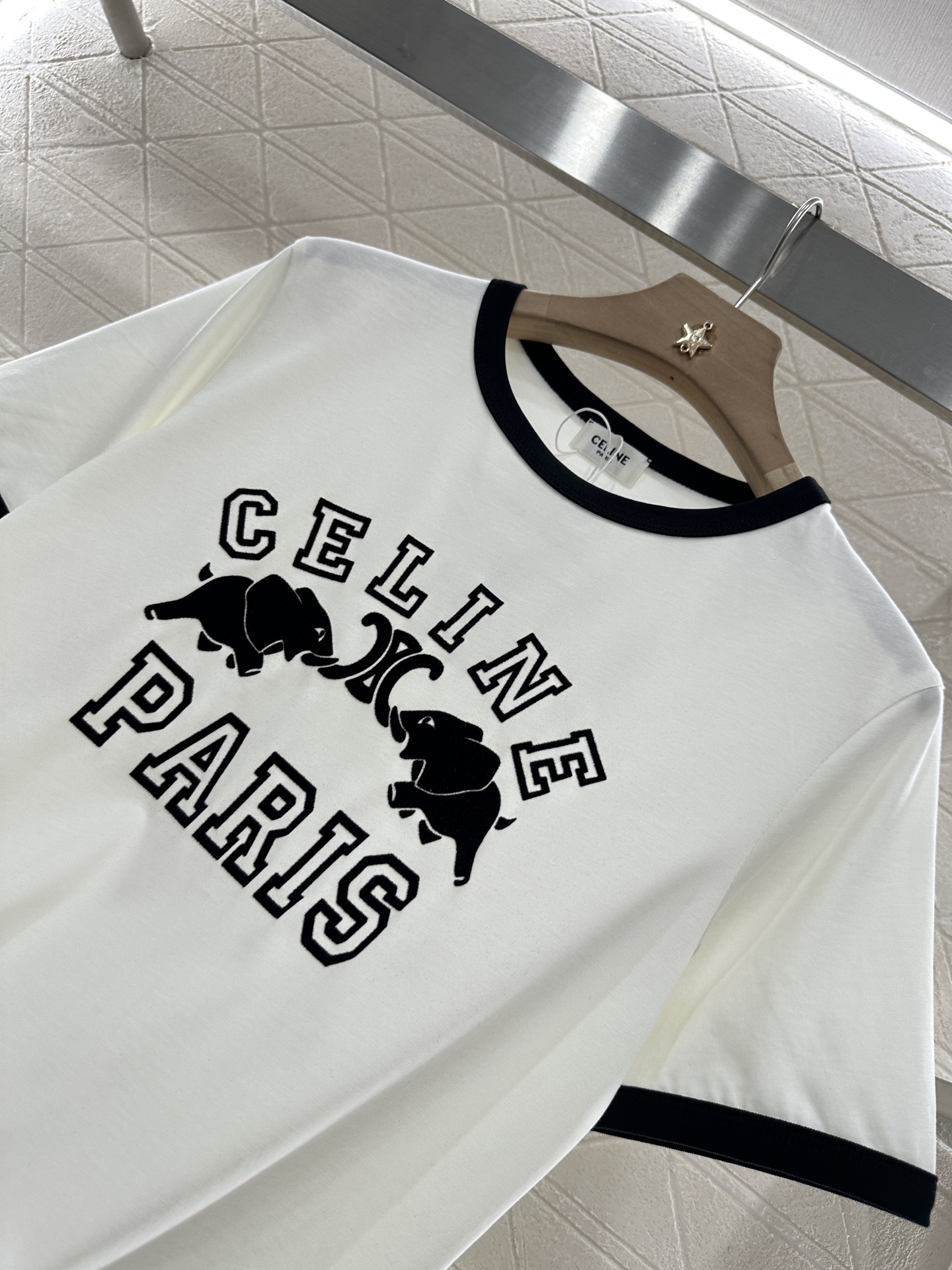 ♥Celin*♥2025新品上架
      植绒印花𝑇𝑒𝑒
定制YB斜纹全棉材质 透气舒适 质感十足 