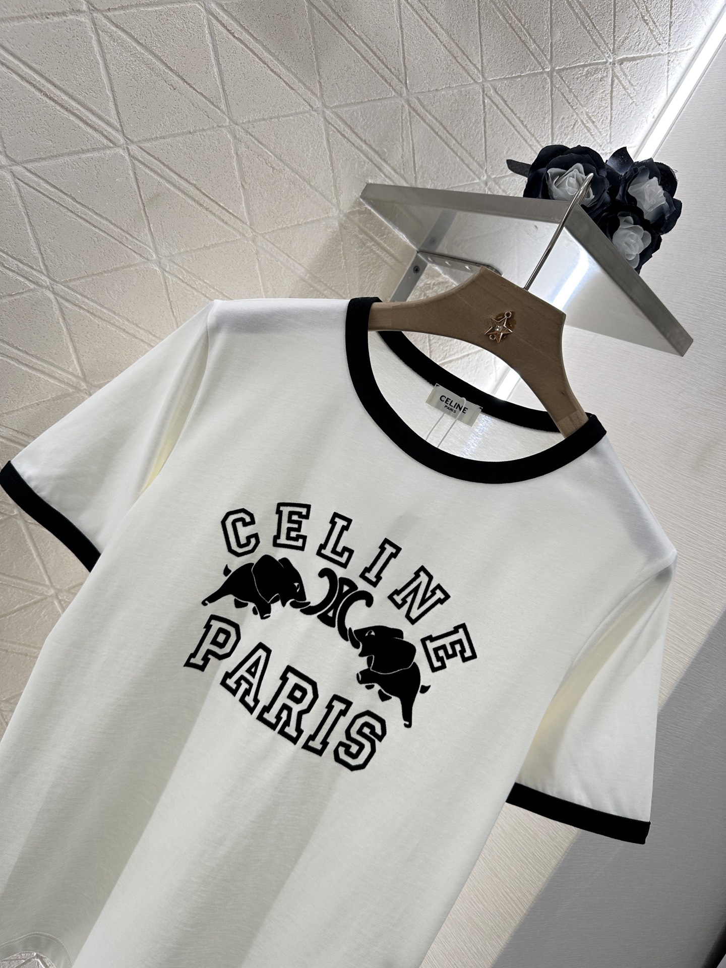 ♥Celin*♥2025新品上架
      植绒印花𝑇𝑒𝑒
定制YB斜纹全棉材质 透气舒适 质感十足 
