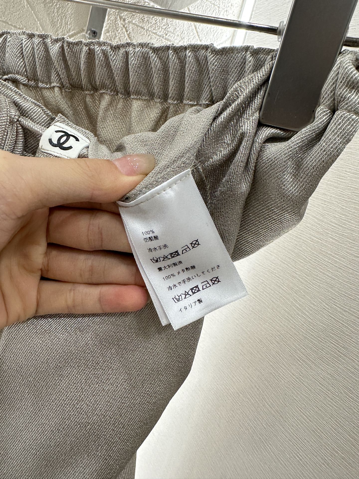 ♥Chane*♥2025新品上架
    素色百搭抽绳长裤
定制YB进口醋酸材质 质感光泽 垂顺舒适 宽