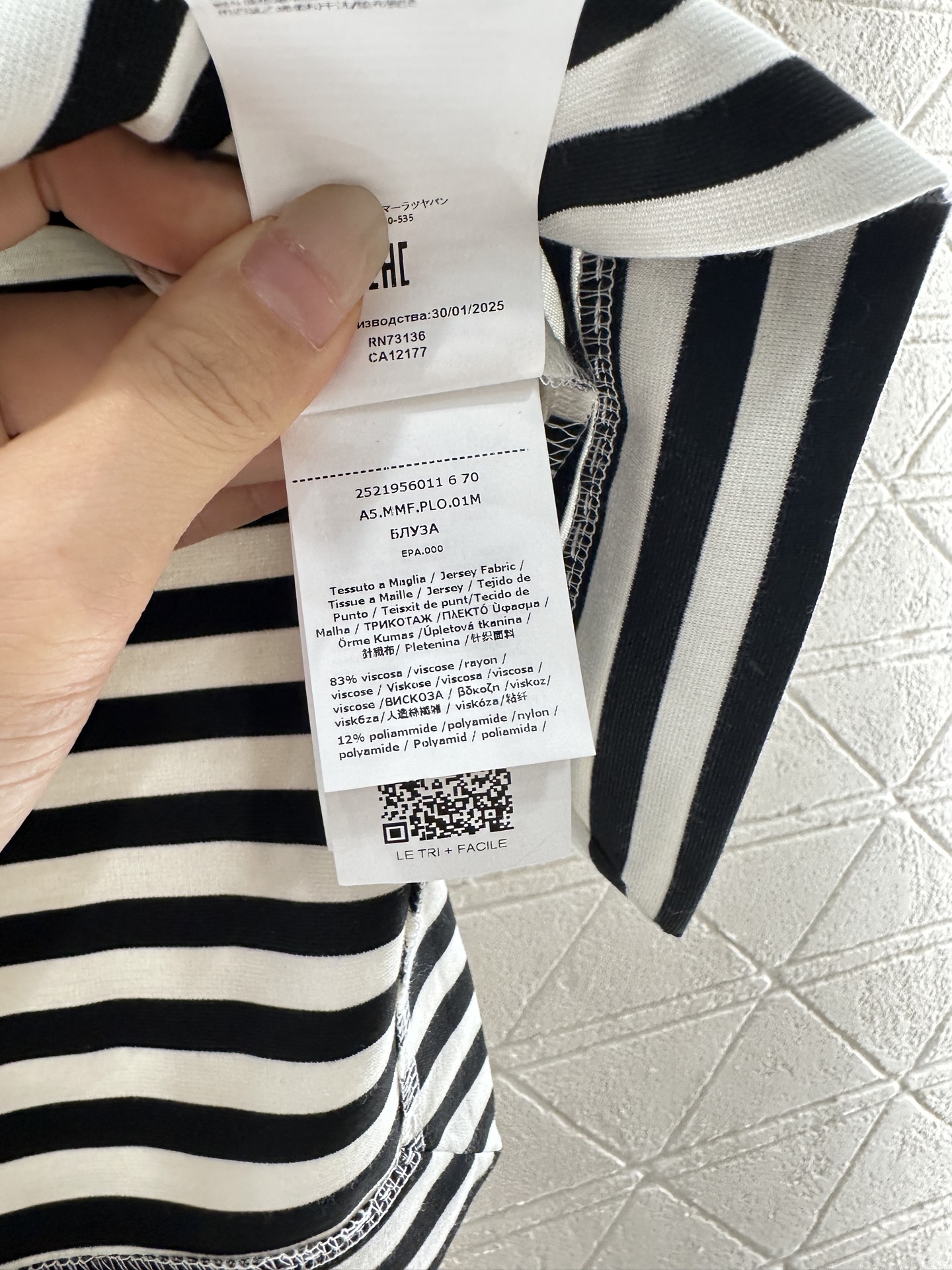 ♥Maxmar*♥2025新品上架
      条纹针织开衫
定制YB进口人棉材质 质感顺滑 透气好穿 
