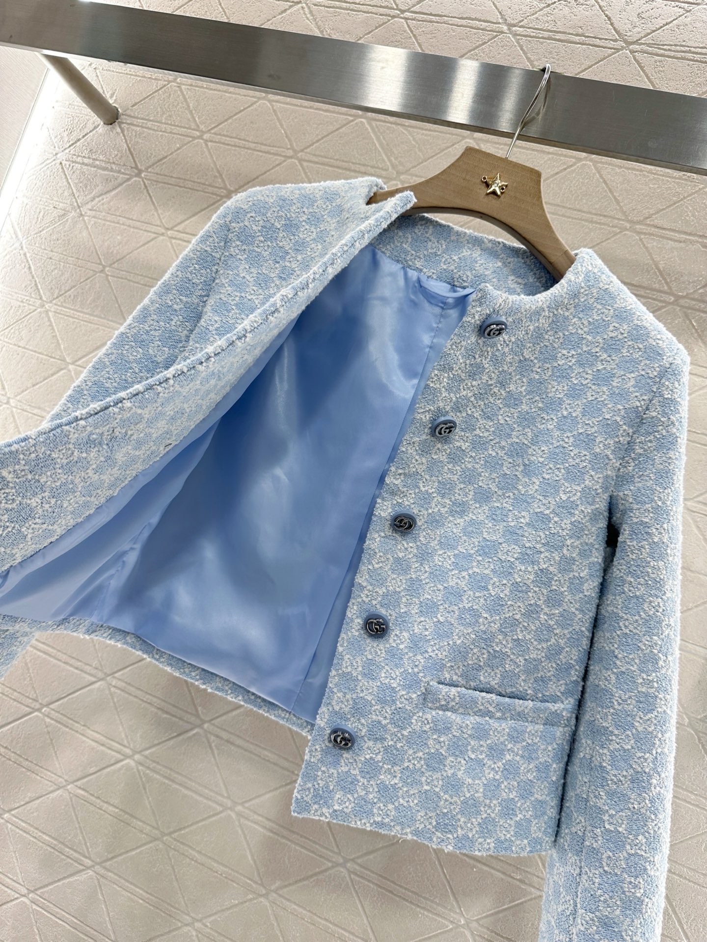 ♥Gucc*♥2025新品上架
   提花圆领洋装外套
定制YB进口棉毛提花材质 质感高级 挺括有型 正